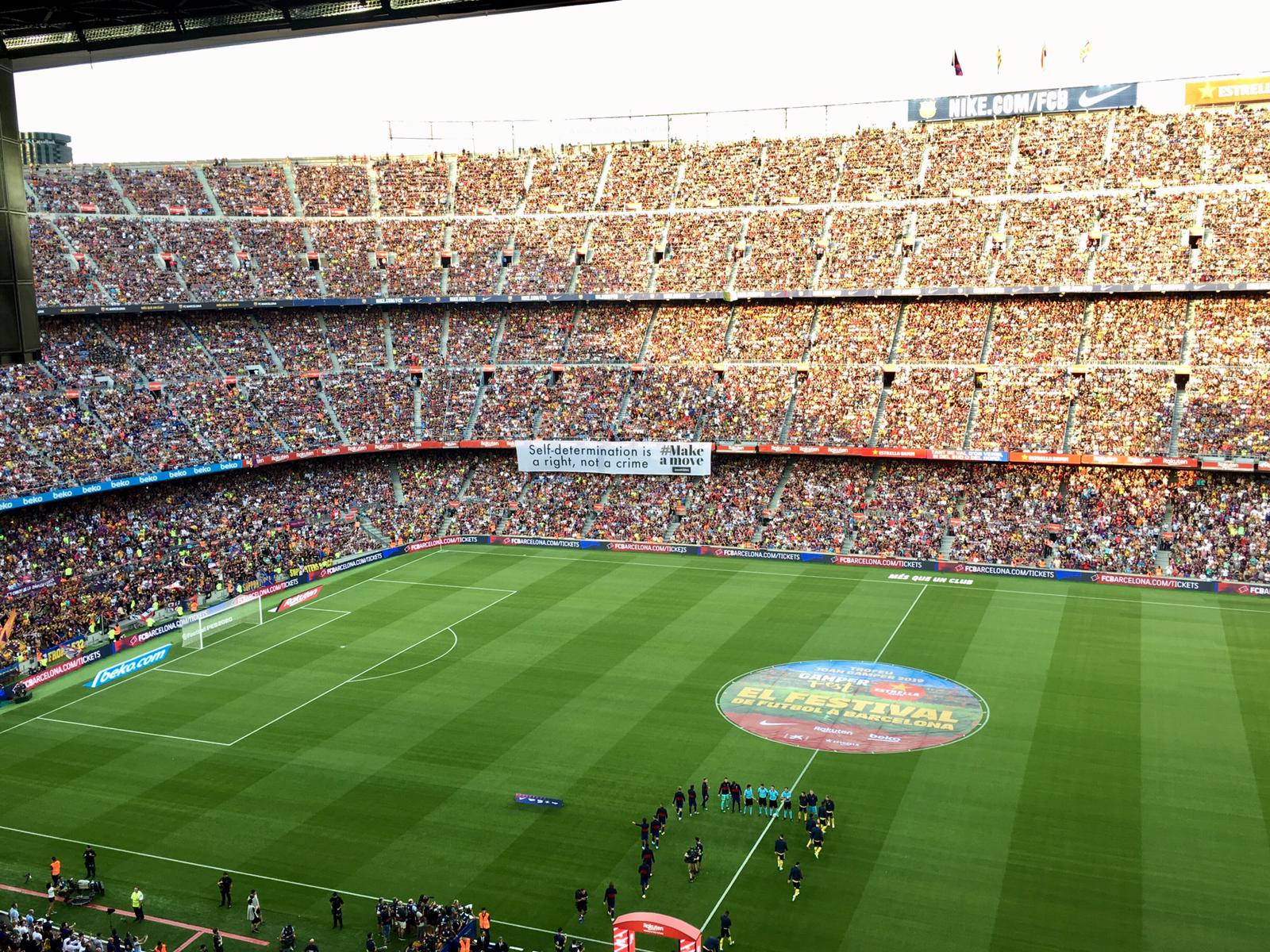 L'autodeterminació de Catalunya, protagonista en l'estrena del Barça al Camp Nou