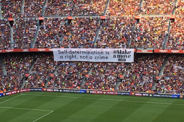 Pancarta autodeterminació Catalunya Camp Nou Barça Arsenal Gamper Bernat Aguilar