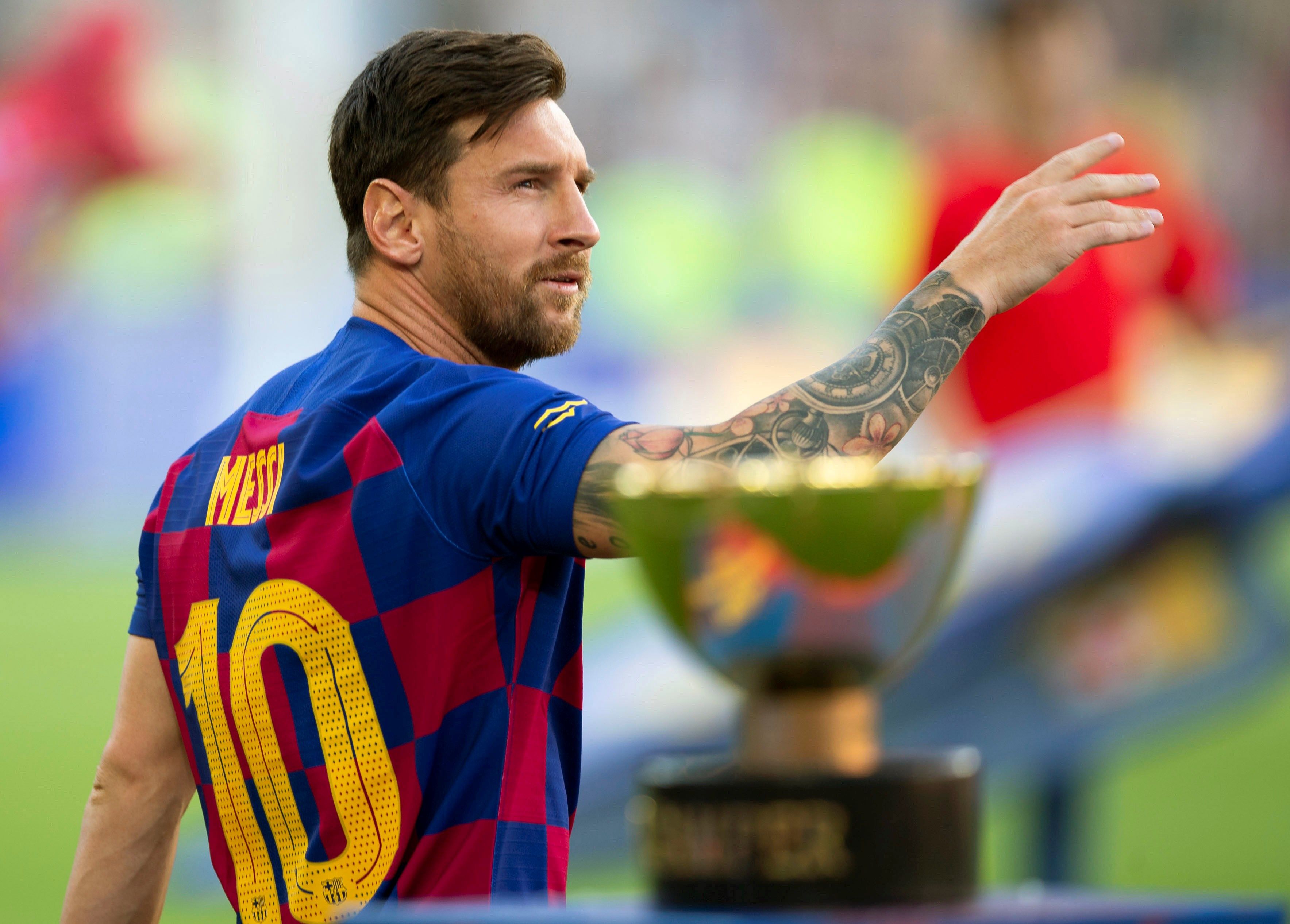 Messi no rectifica i promet més títols als culers