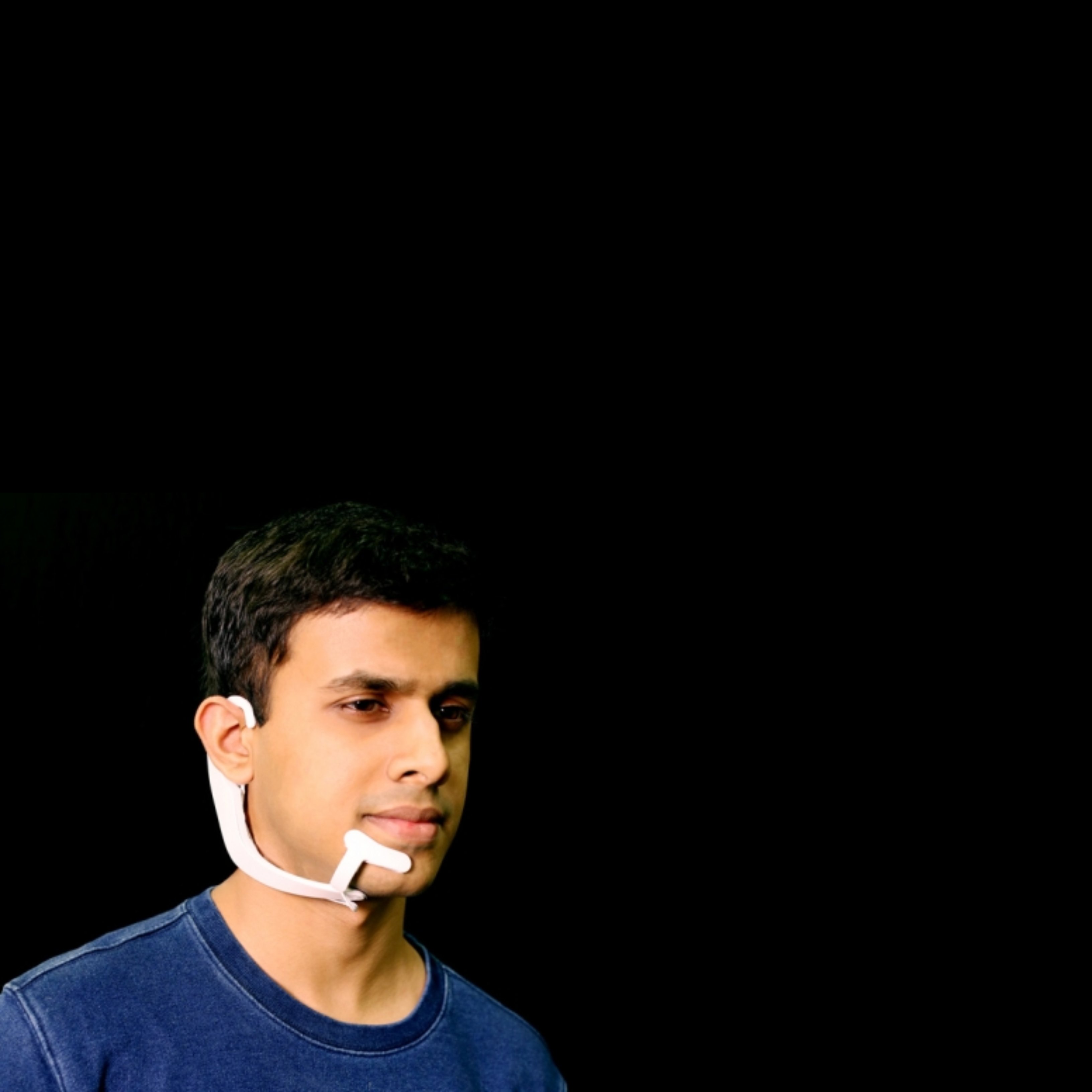 Un estudiante del MIT crea un dispositivo que permite enviar comandos de voz sin hablar