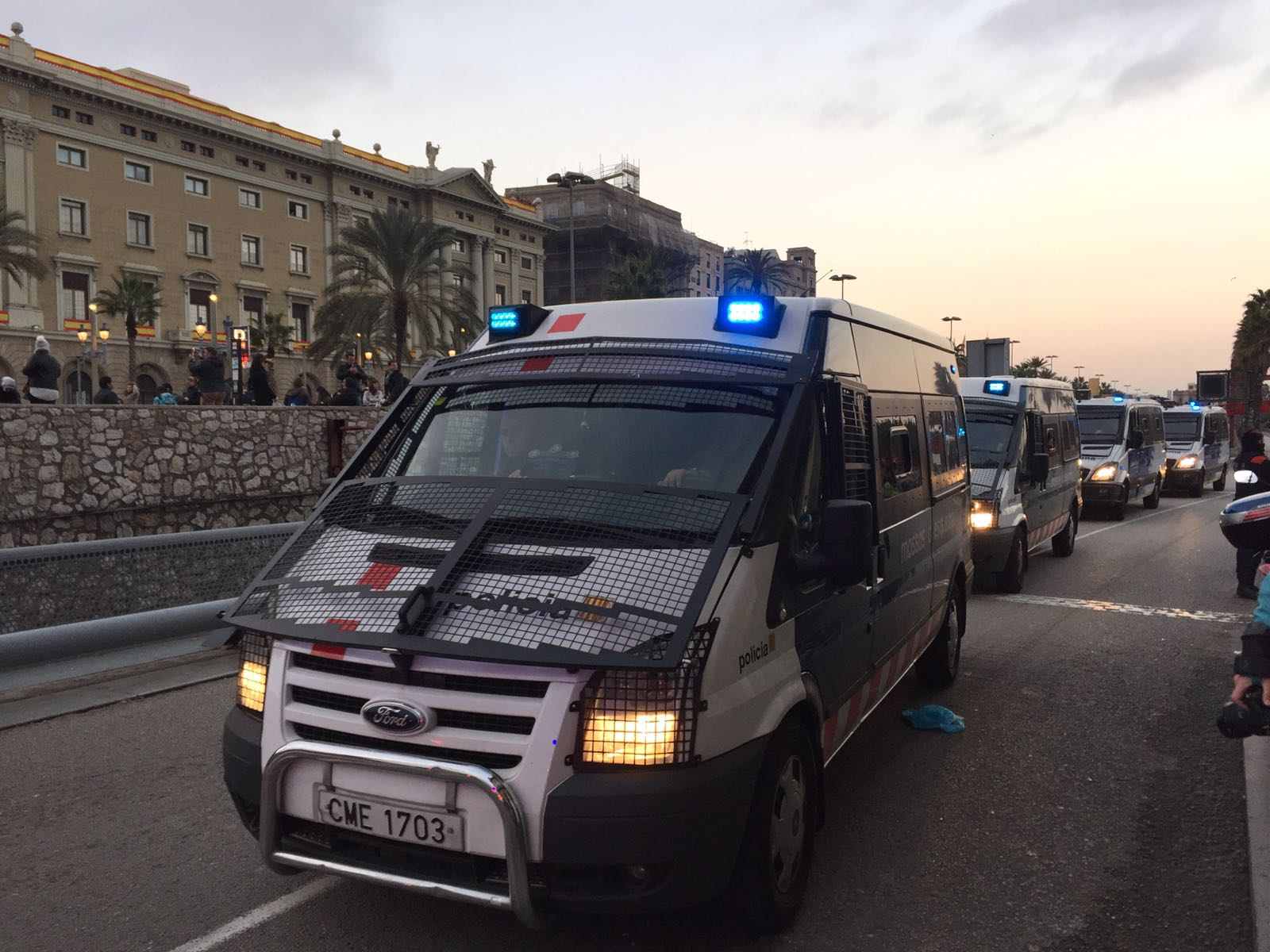 Condemnat a mig any un mosso per bufetejar i humiliar un manifestant