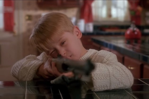 Macaulay Culkin Home Alone escopeta