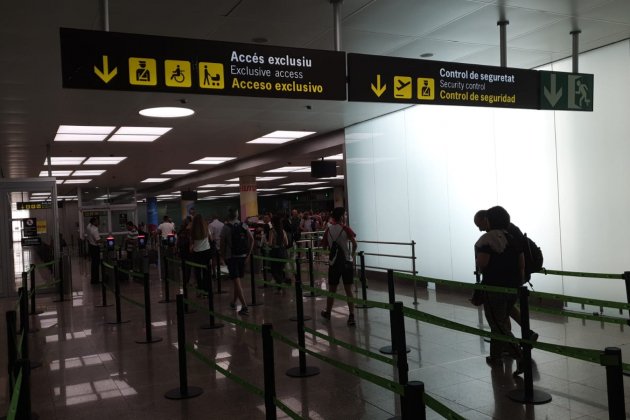 aeroport del prat el nacional carlota serra