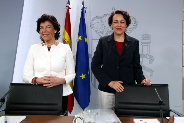 Isabel Celaá i Magdalena Valerio ACN