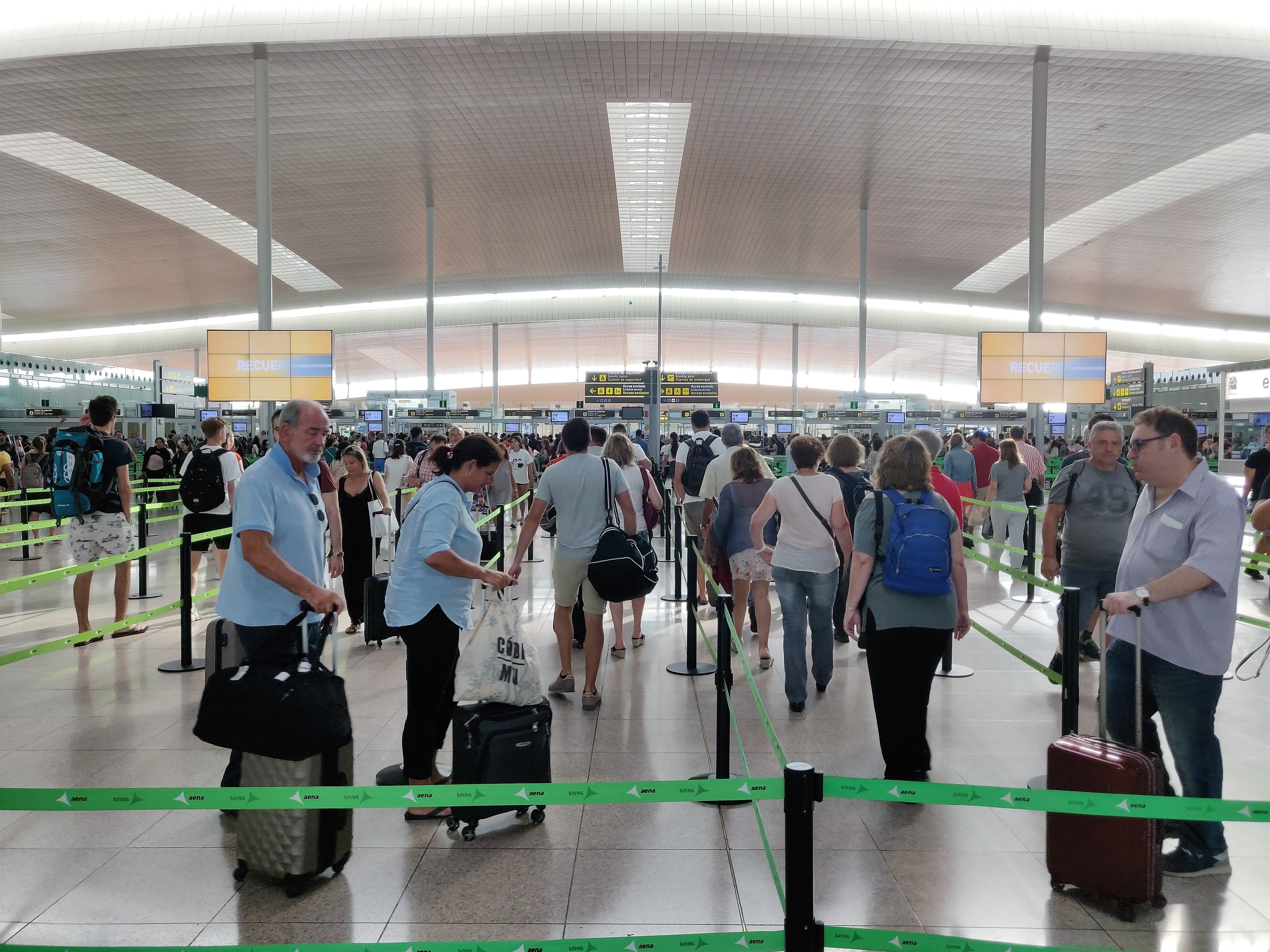 Normalidad en el Aeropuerto de Barcelona en el sexto día de huelga