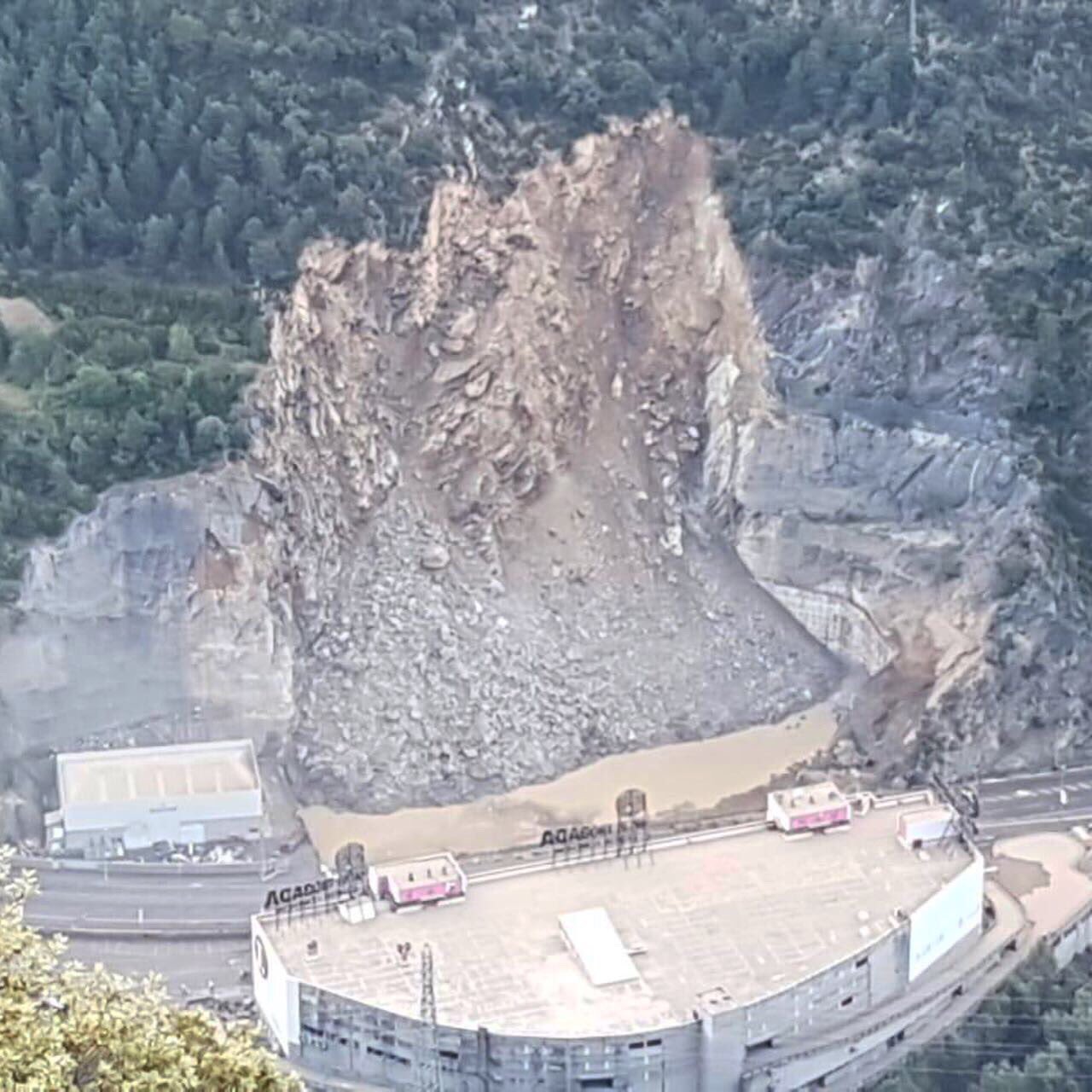 VÍDEOS | Un desprendimiento dificulta el acceso a Andorra desde Catalunya