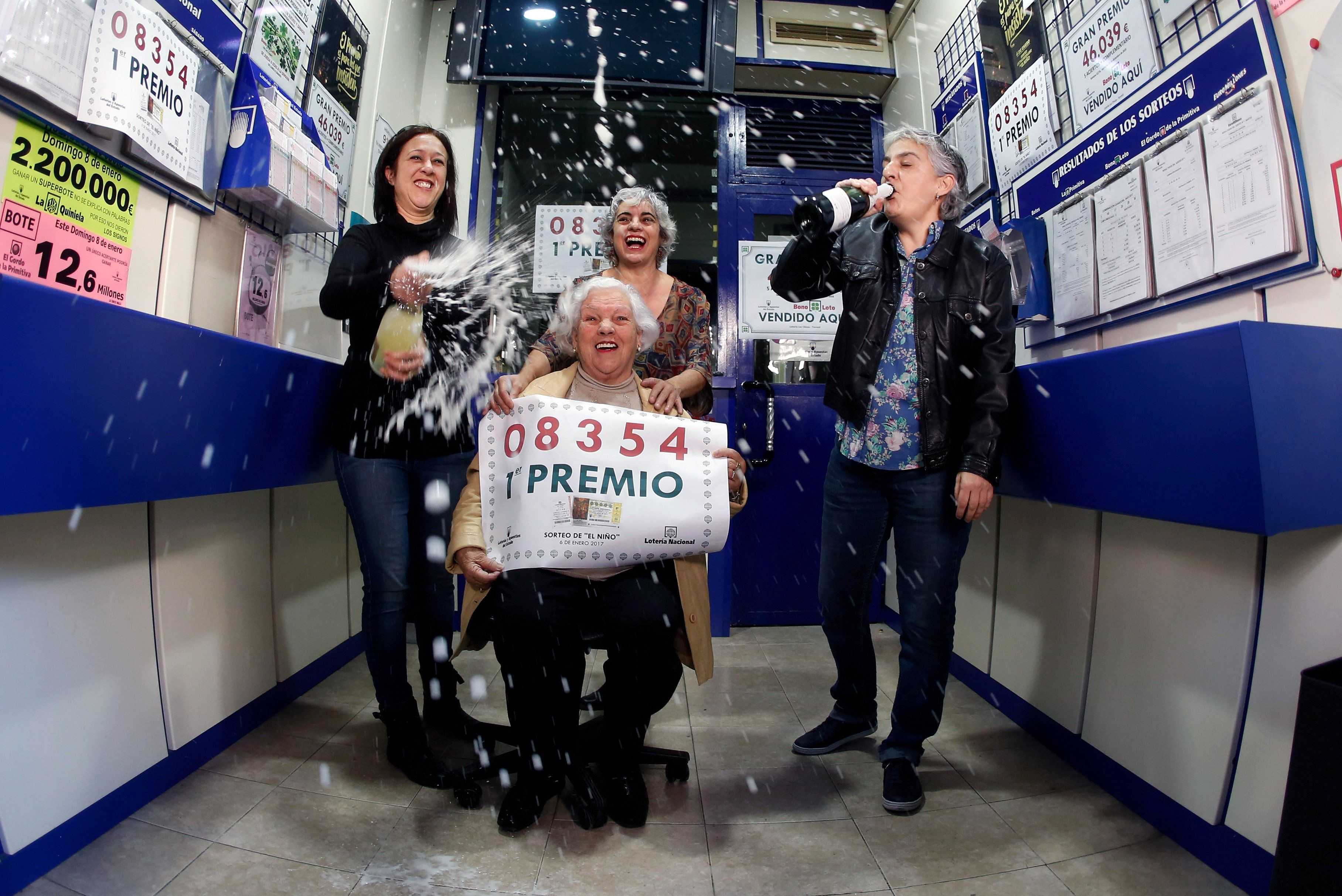 El primer premio del sorteo del Niño, el 08354, cae en el País Valencià