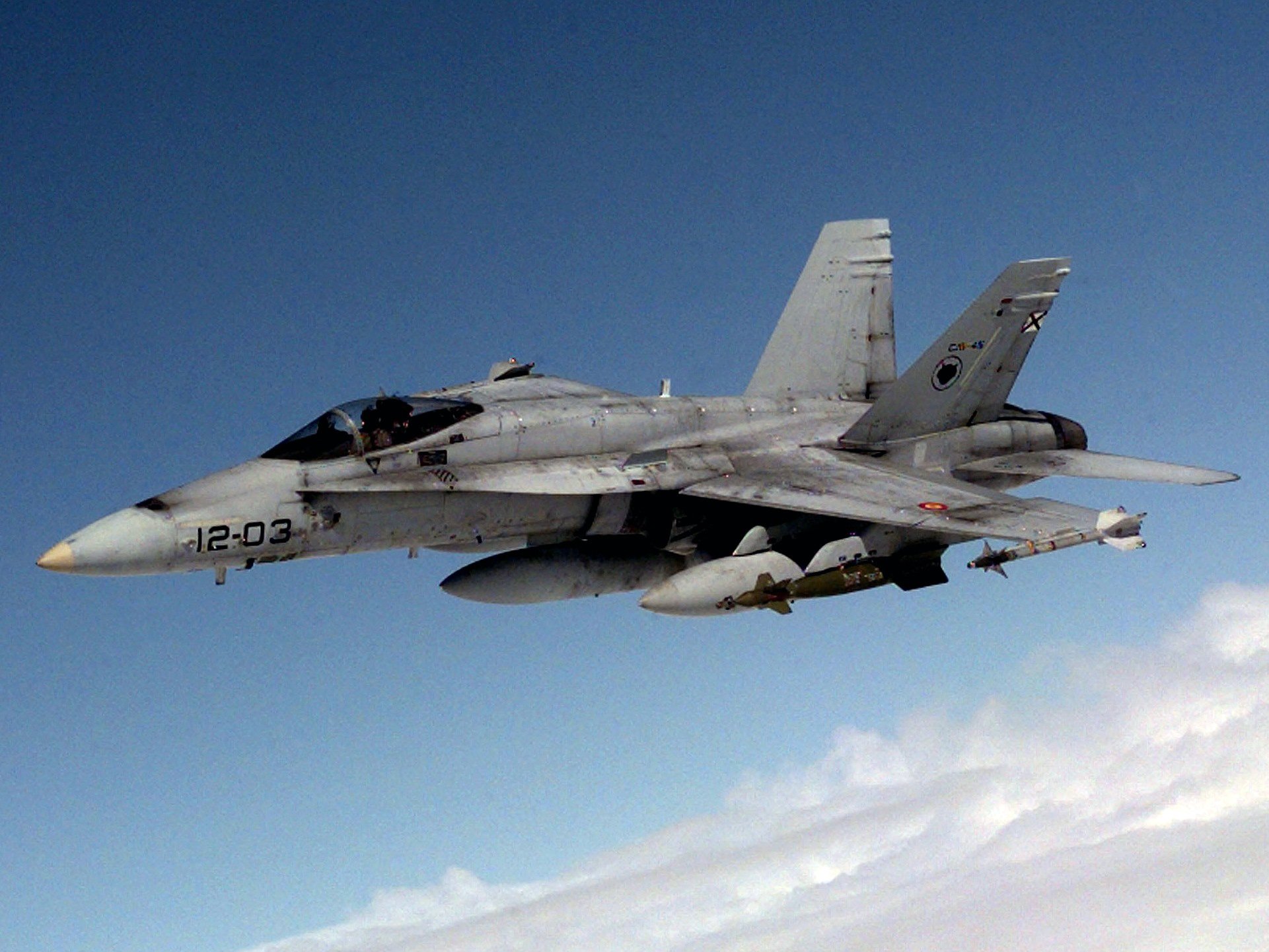 Caces russos espanten un F-18 espanyol que s'acostava a l'avió del ministre de Defensa