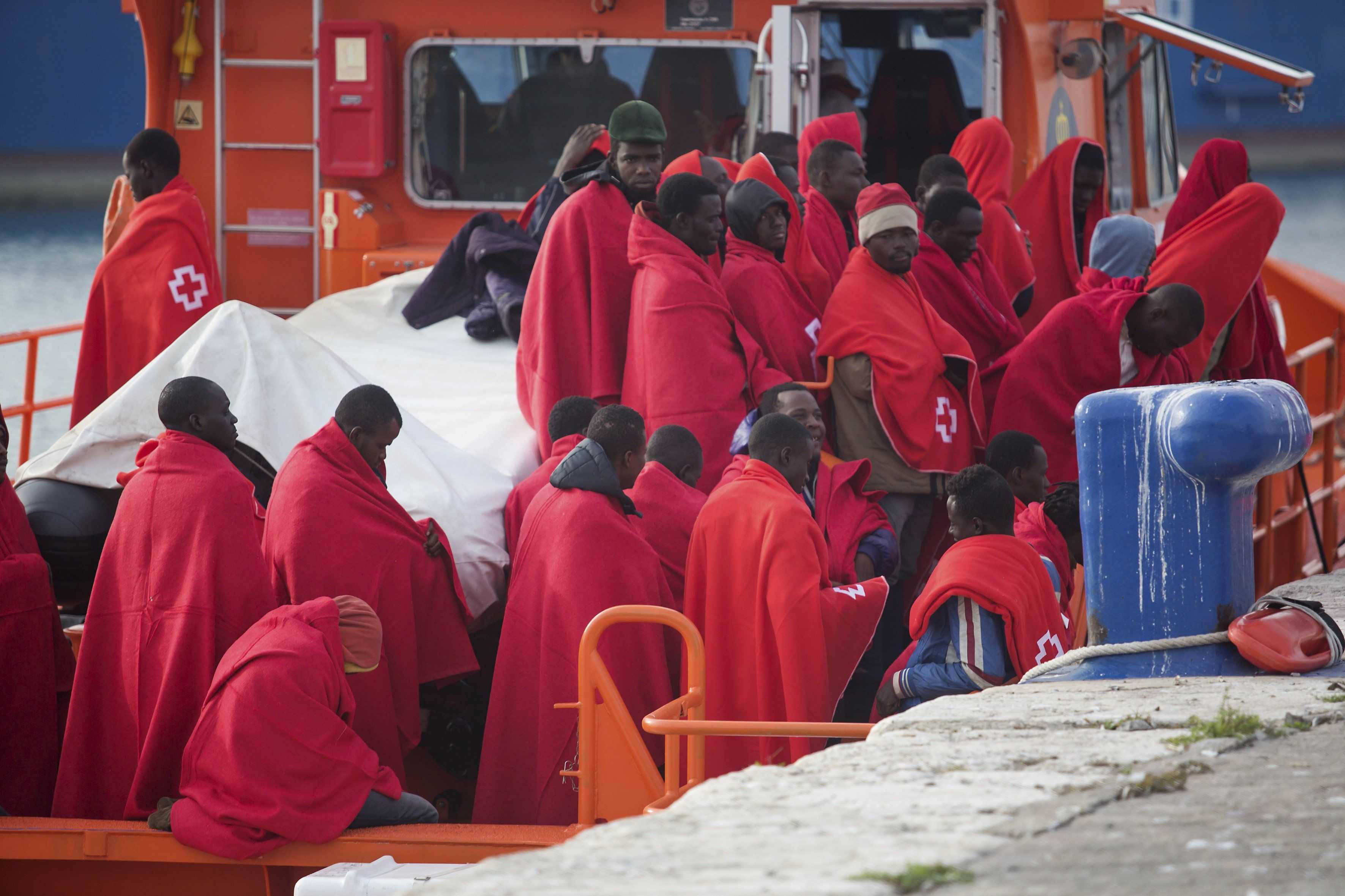 Al menos 70 migrantes muertos al naufragar un bote frente a la costa de Túnez