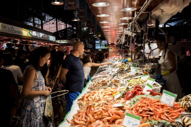 comercio compra mercado boqueria barcelona peixeteria - Carles Palacio