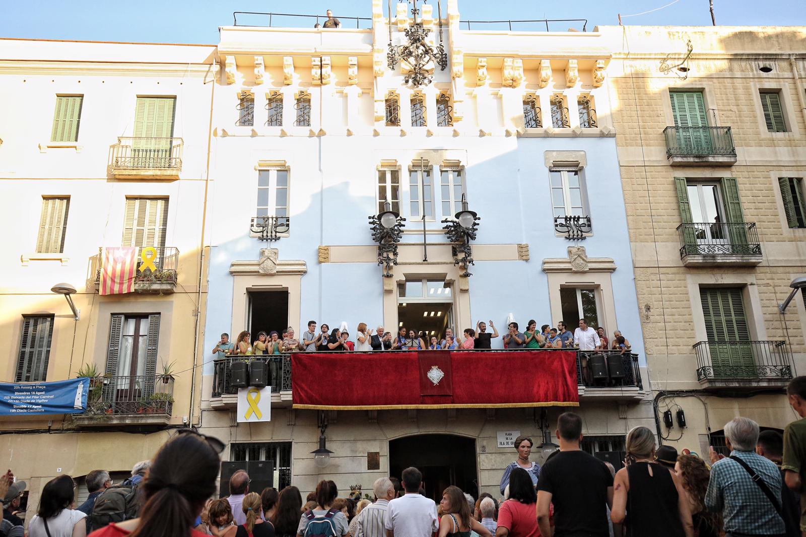 VÍDEO | Silbada a Collboni en el pregón de la Fiesta Mayor de Gràcia