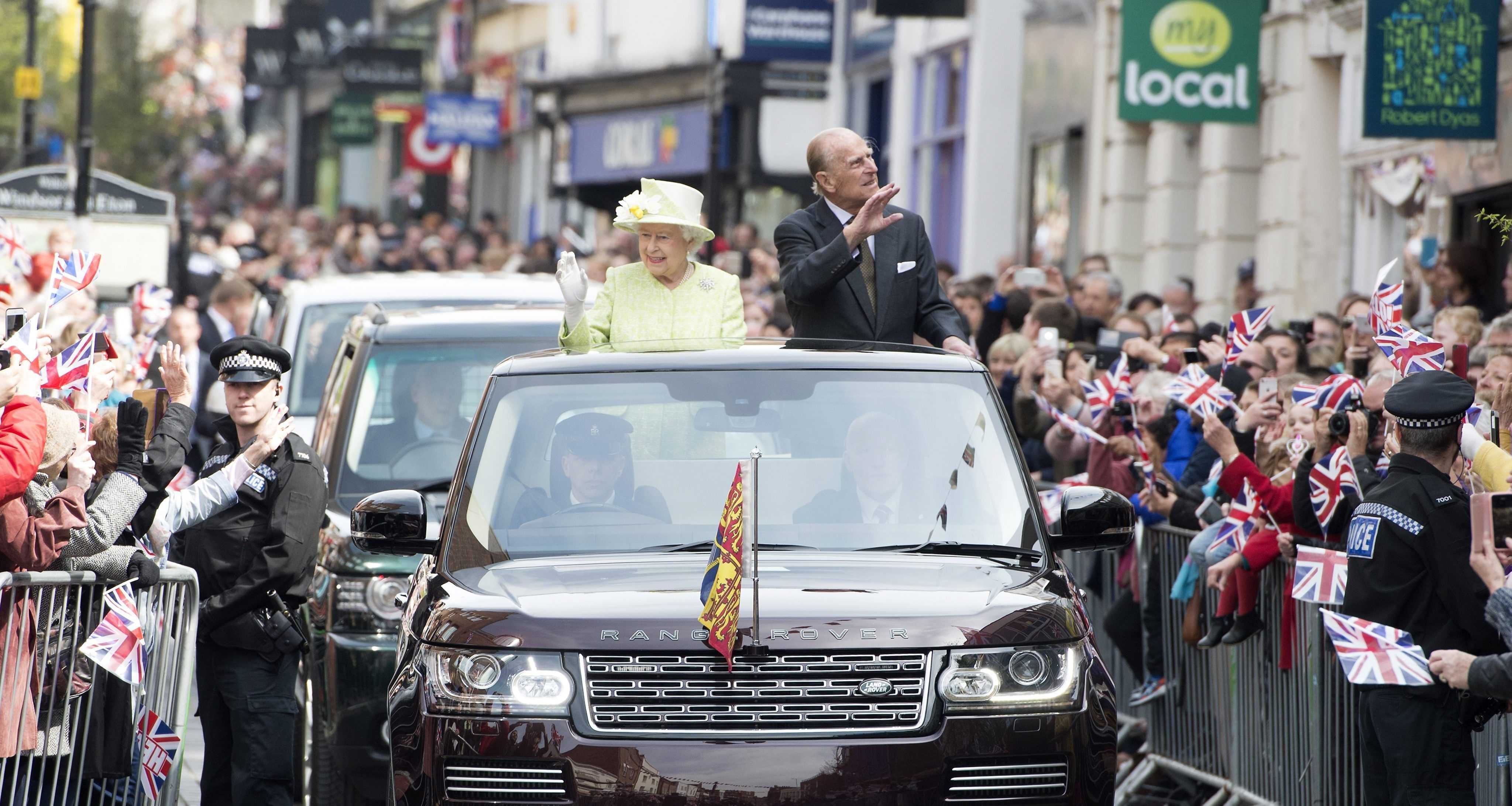 GALERÍA: Los ingleses se vuelcan en las celebraciones de los 90 años de la reina