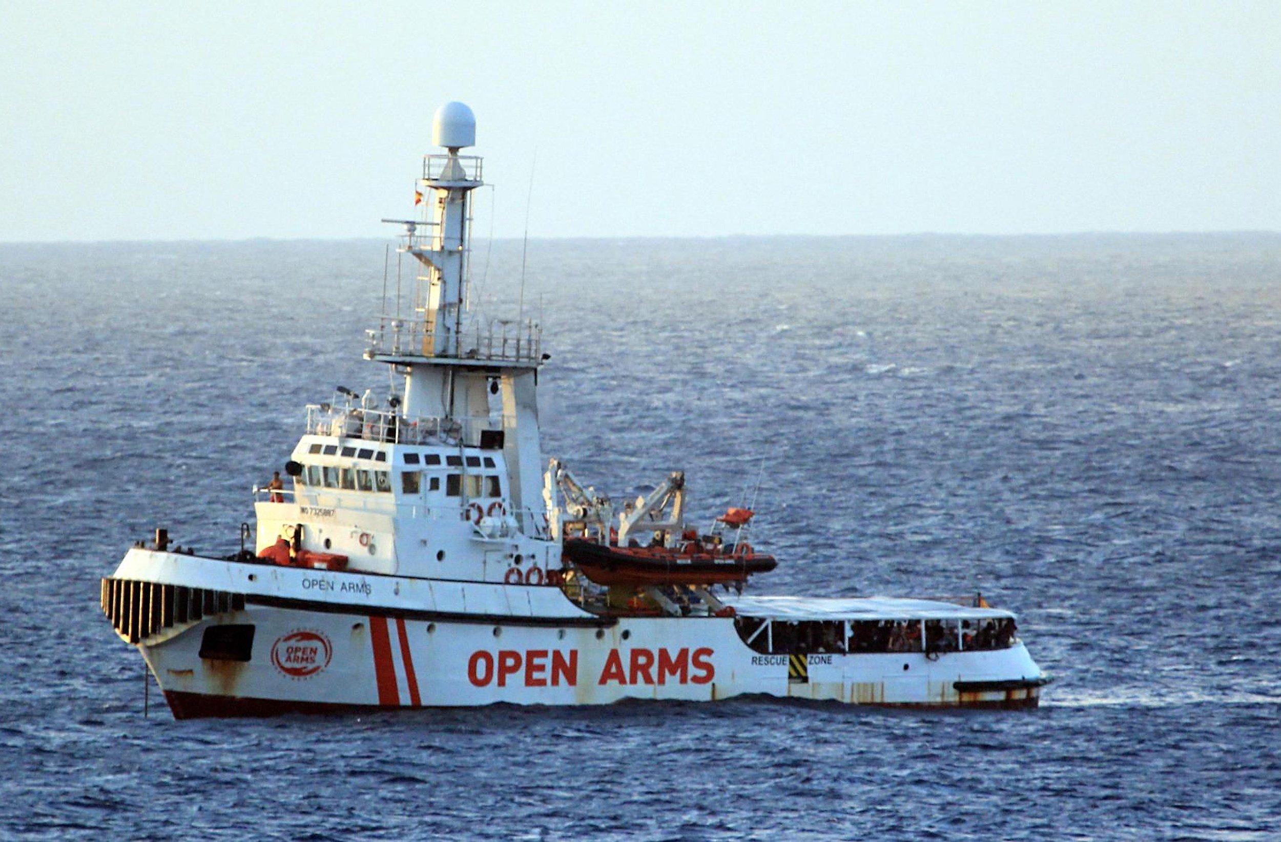 Open Arms envía una solicitud urgente a Lampedusa para poder desembarcar