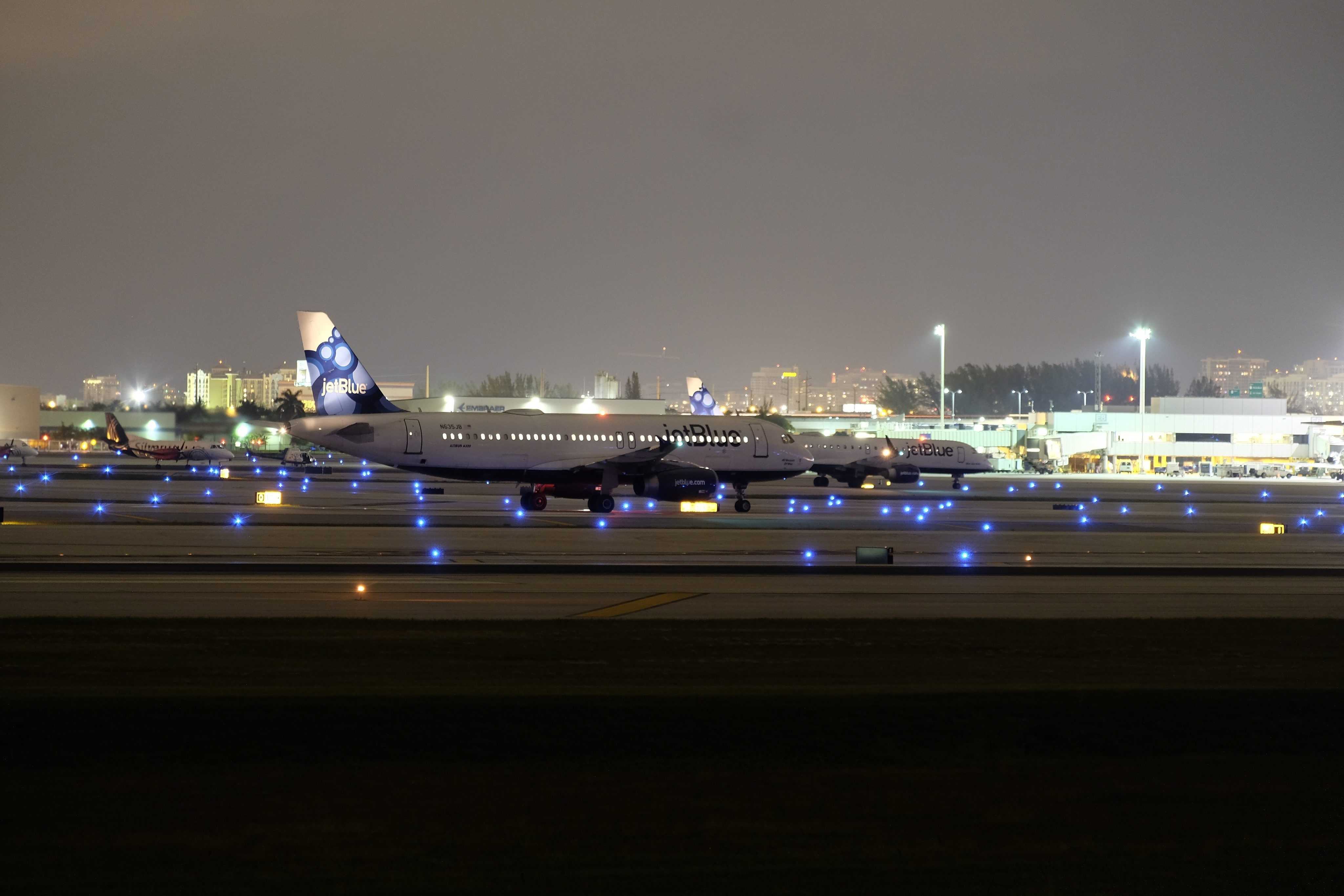 Reabre el aeropuerto de Florida tras el tiroteo que dejó cinco muertos