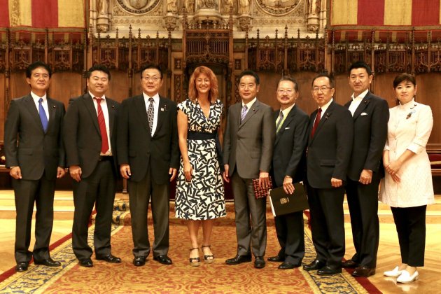 diputats japonesos ajuntament barcelona - @laiabonetrull diputats japonesos ajuntament barcelona - @laiabonetrull