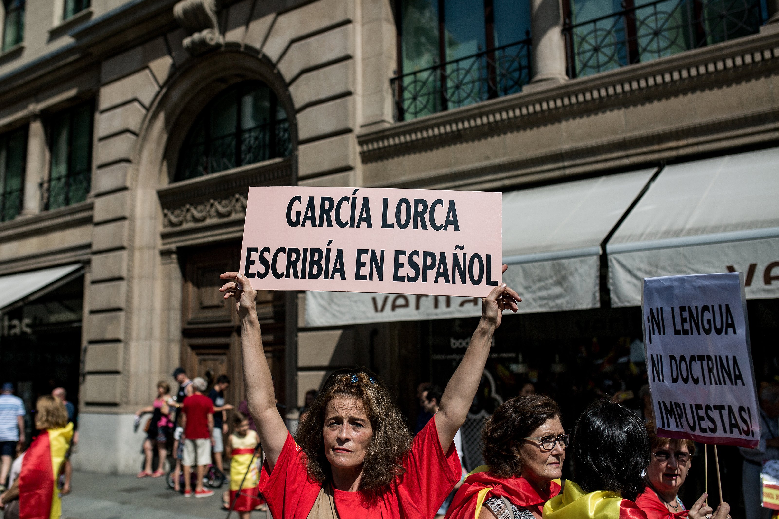 Ponen en marcha una campaña españolista para castellanizar el Ajuntament de Barcelona