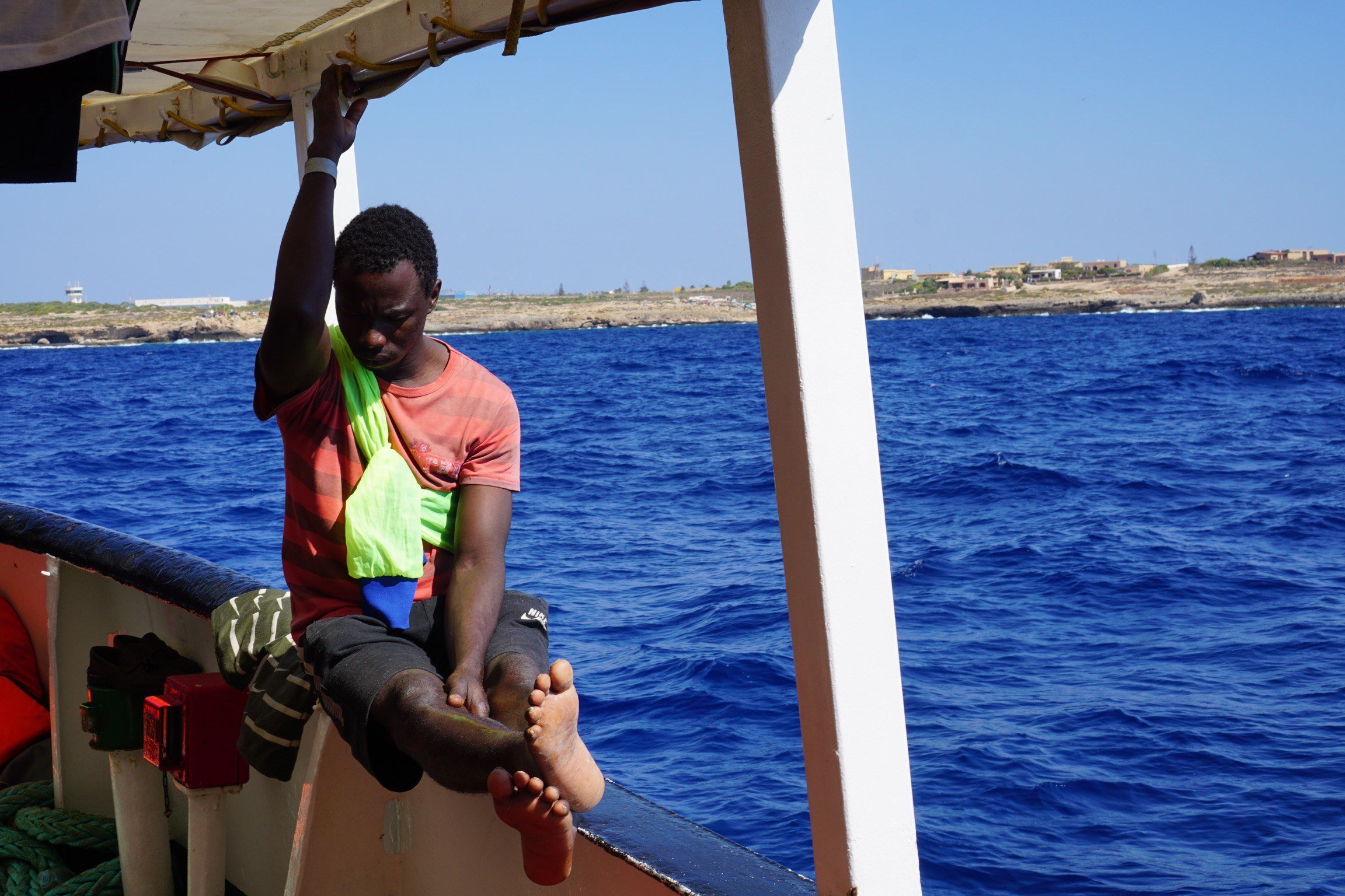 La fiscalia italiana ordena ara el desembarcament dels migrants de l'Open Arms a Lampedusa