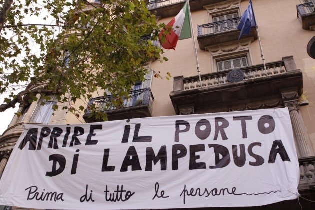 cartell obrir ports consolat italia - europa press