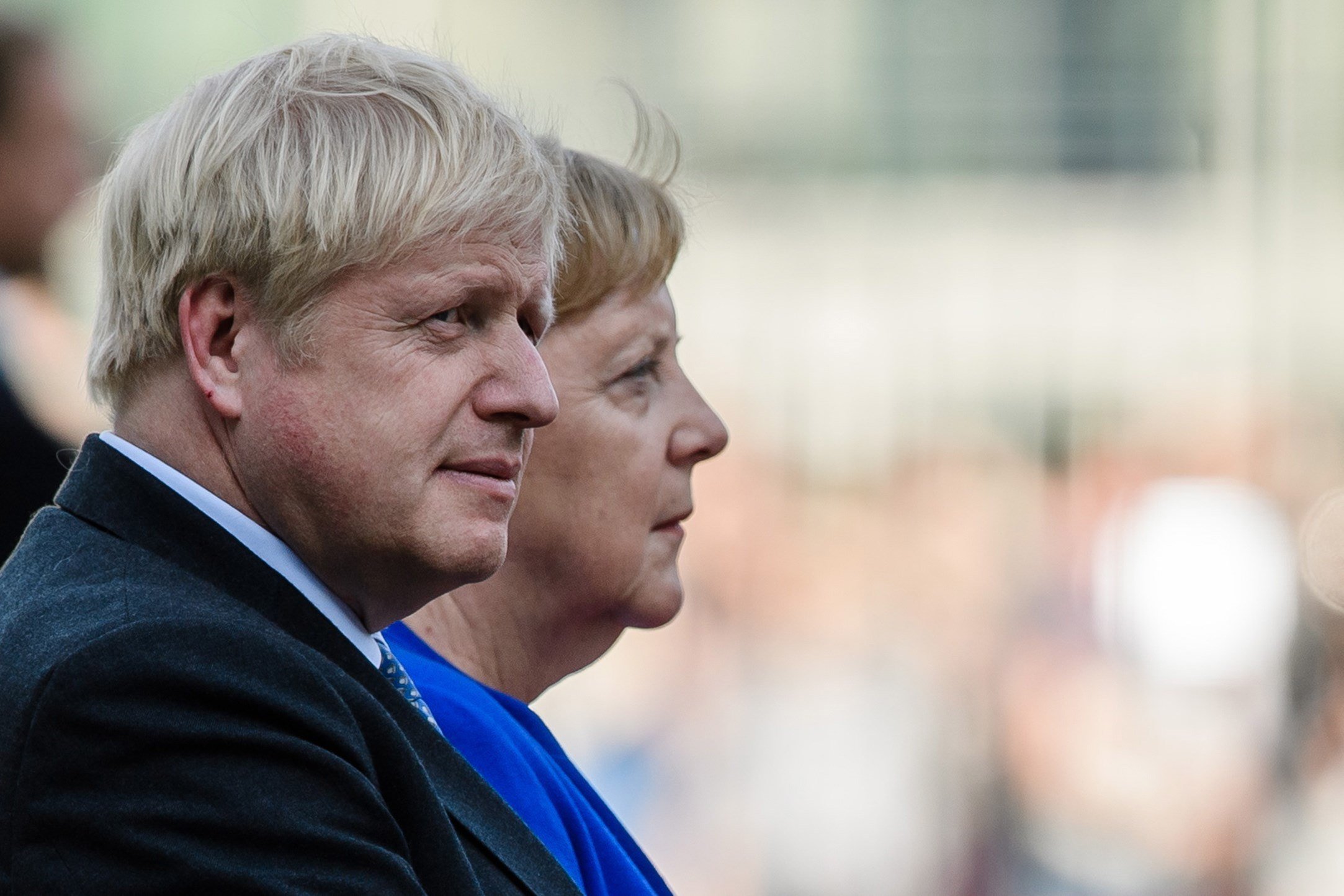 Merkel y Johnson mantienen sus posturas, pero creen posible un Brexit con acuerdo