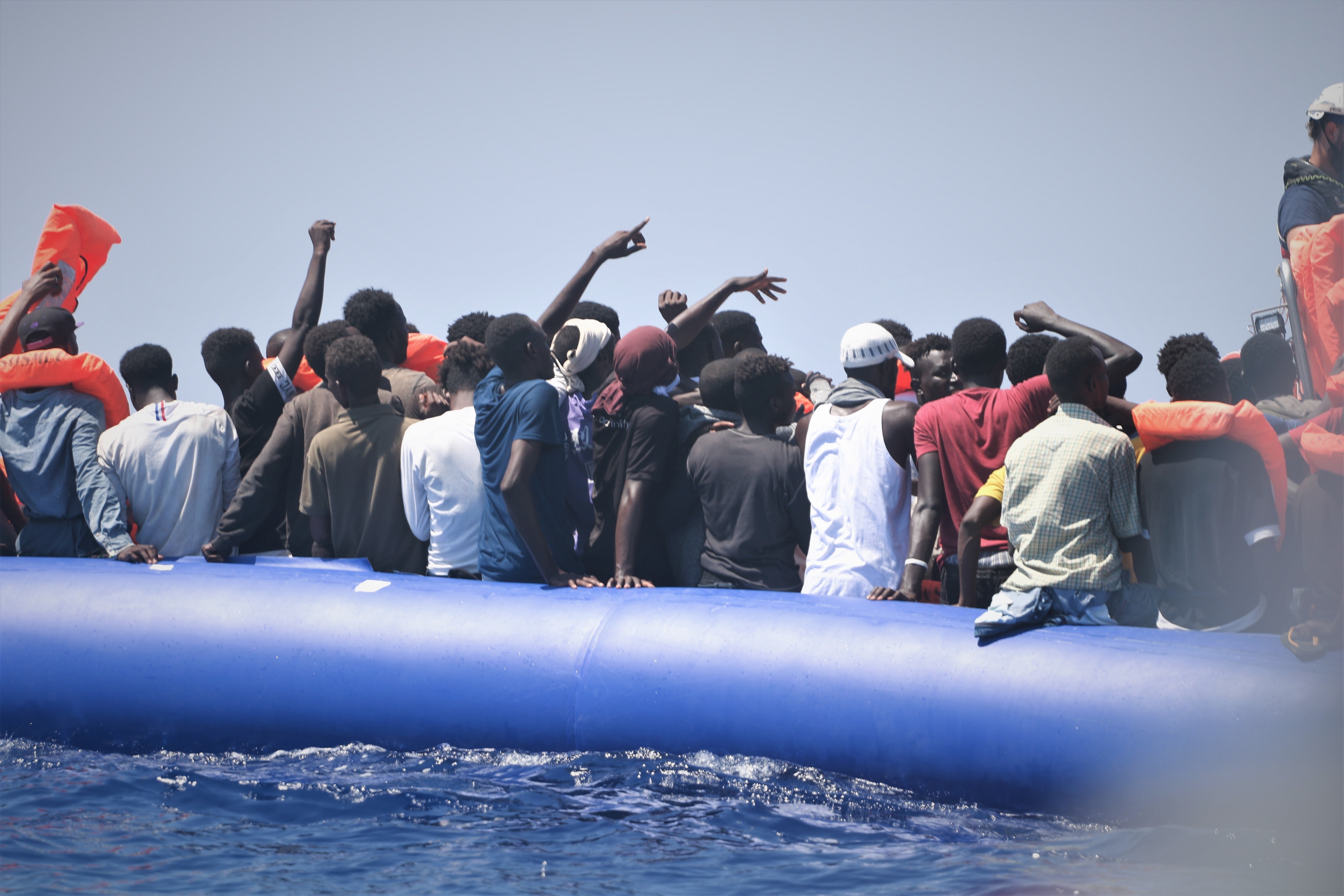 Bruselas paga 2.000 euros a los migrantes que vuelvan a sus países