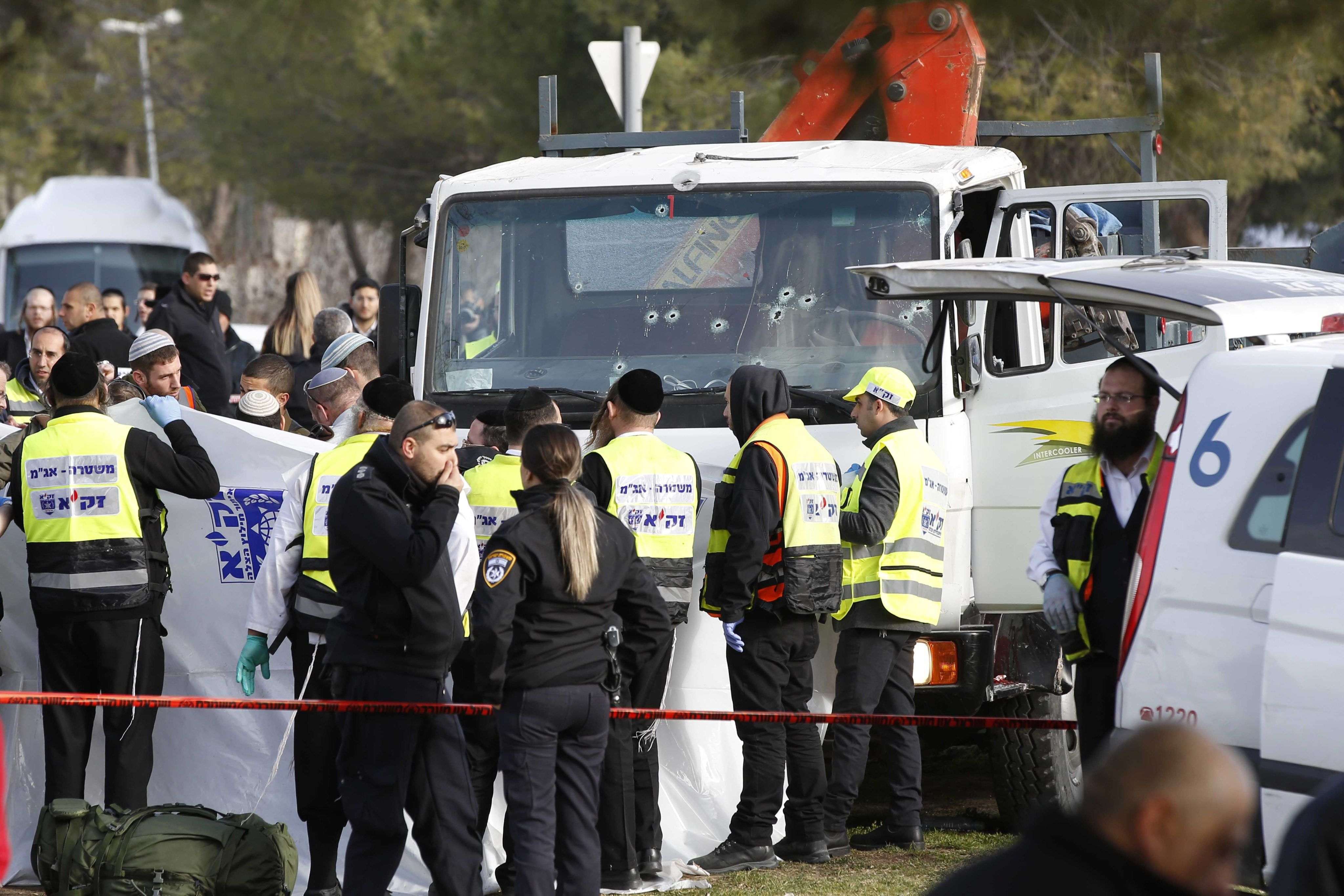 Cuatro soldados muertos y 13 heridos en un ataque con un camión en Jerusalén