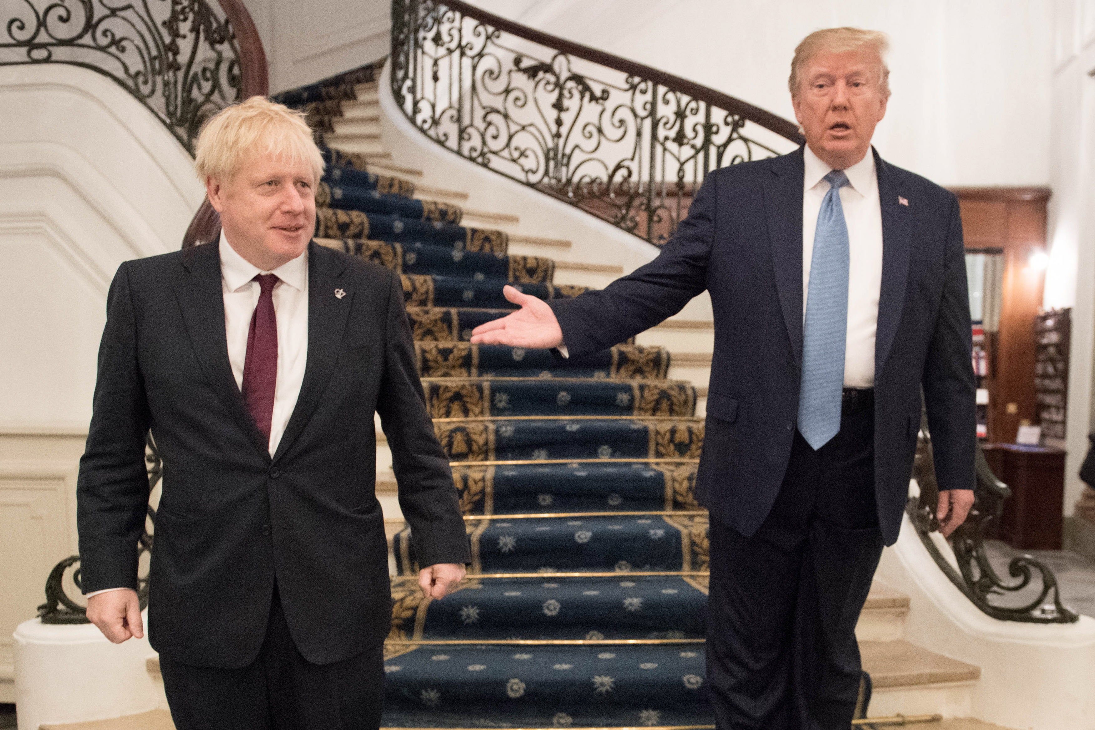 Trump promete a Jonhson "un gran acuerdo comercial" si hace efectivo el Brexit