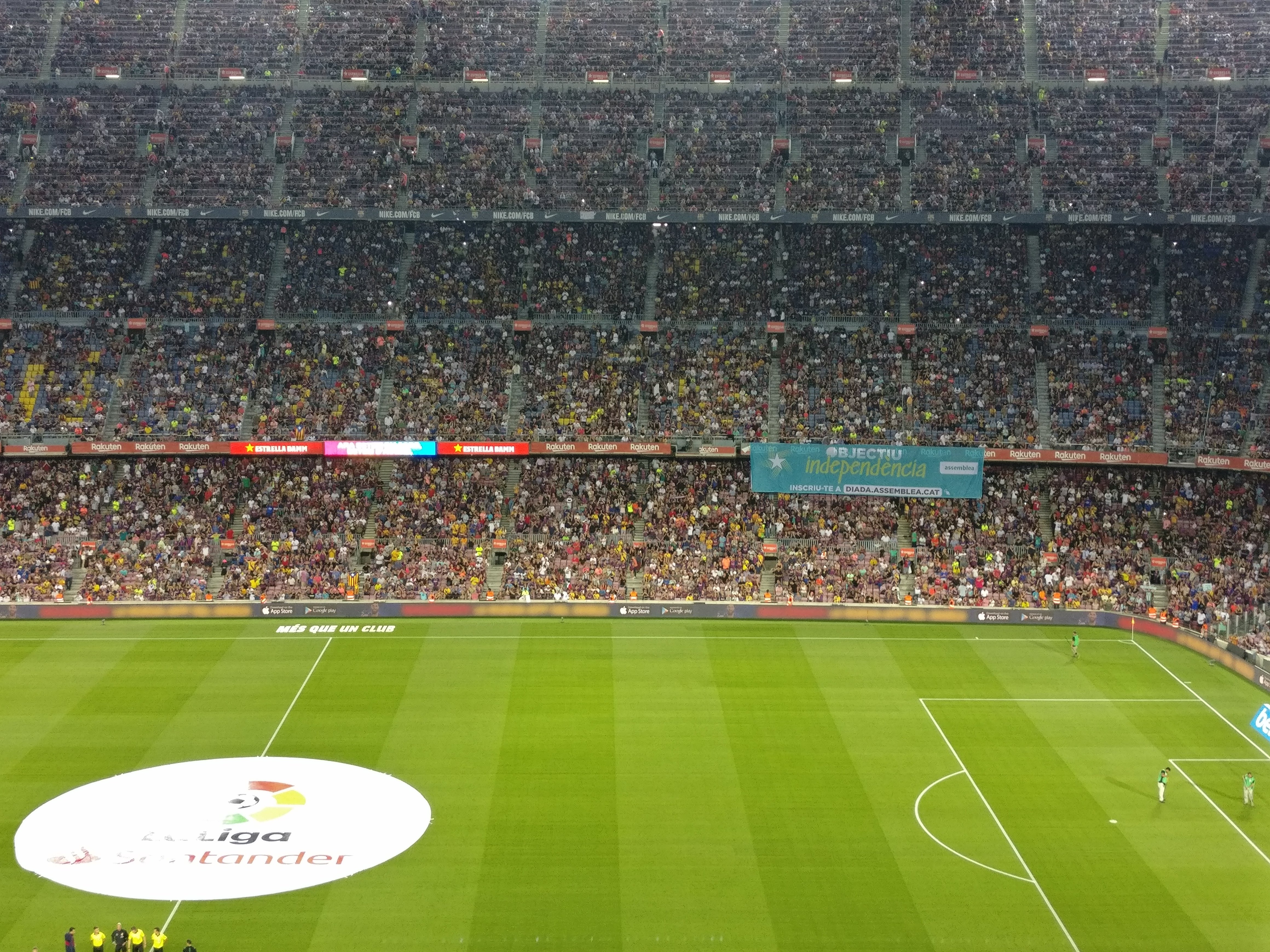 La pancarta del Camp Nou contra el Betis: "Objetivo independencia"