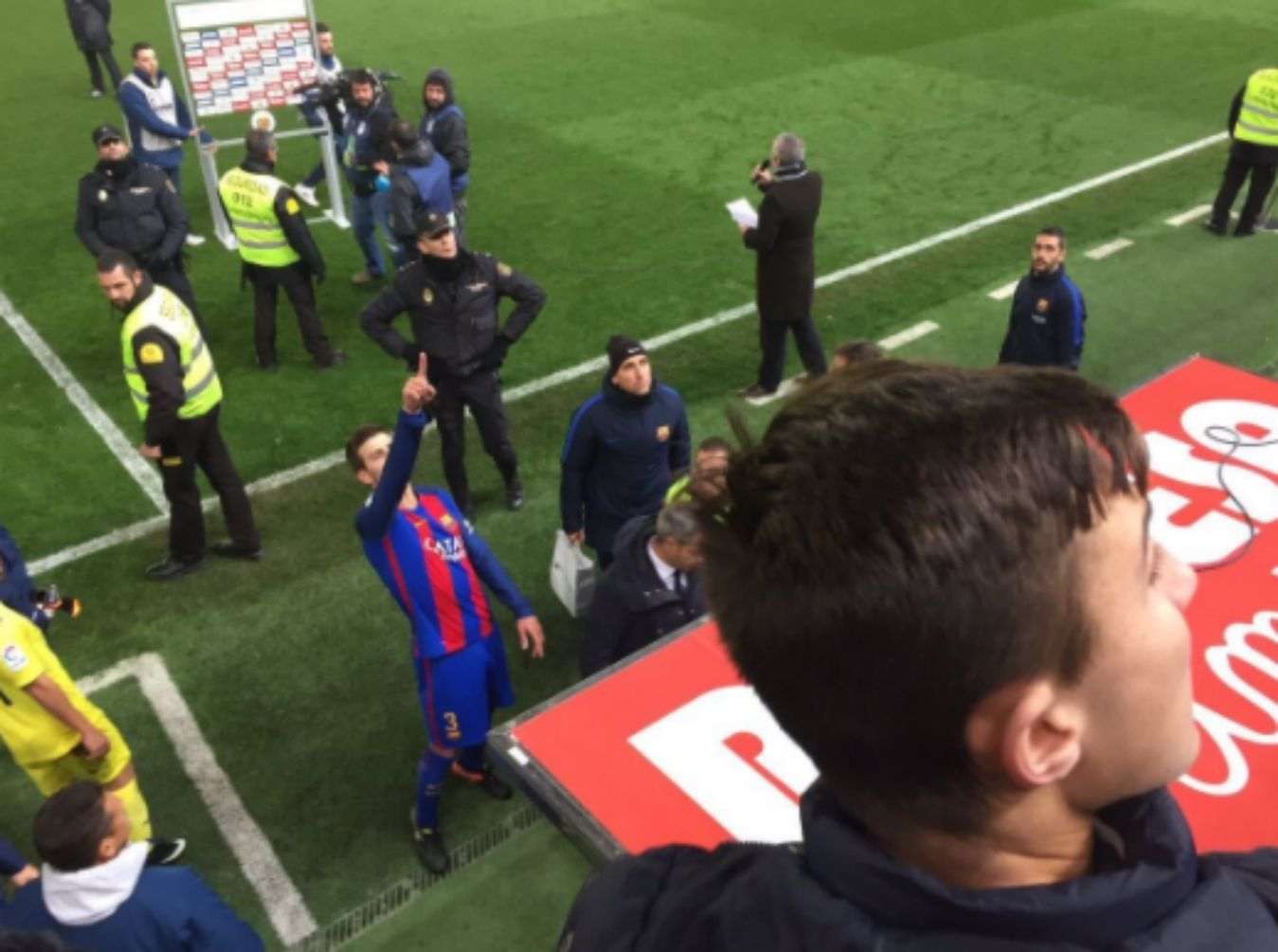 El gesto de Piqué al presidente de la Liga para quejarse de los árbitros