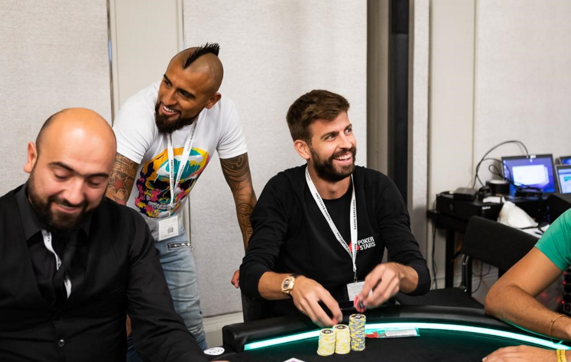 Piqué y Arturo Vidal ganan casi medio millón en un torneo de póquer
