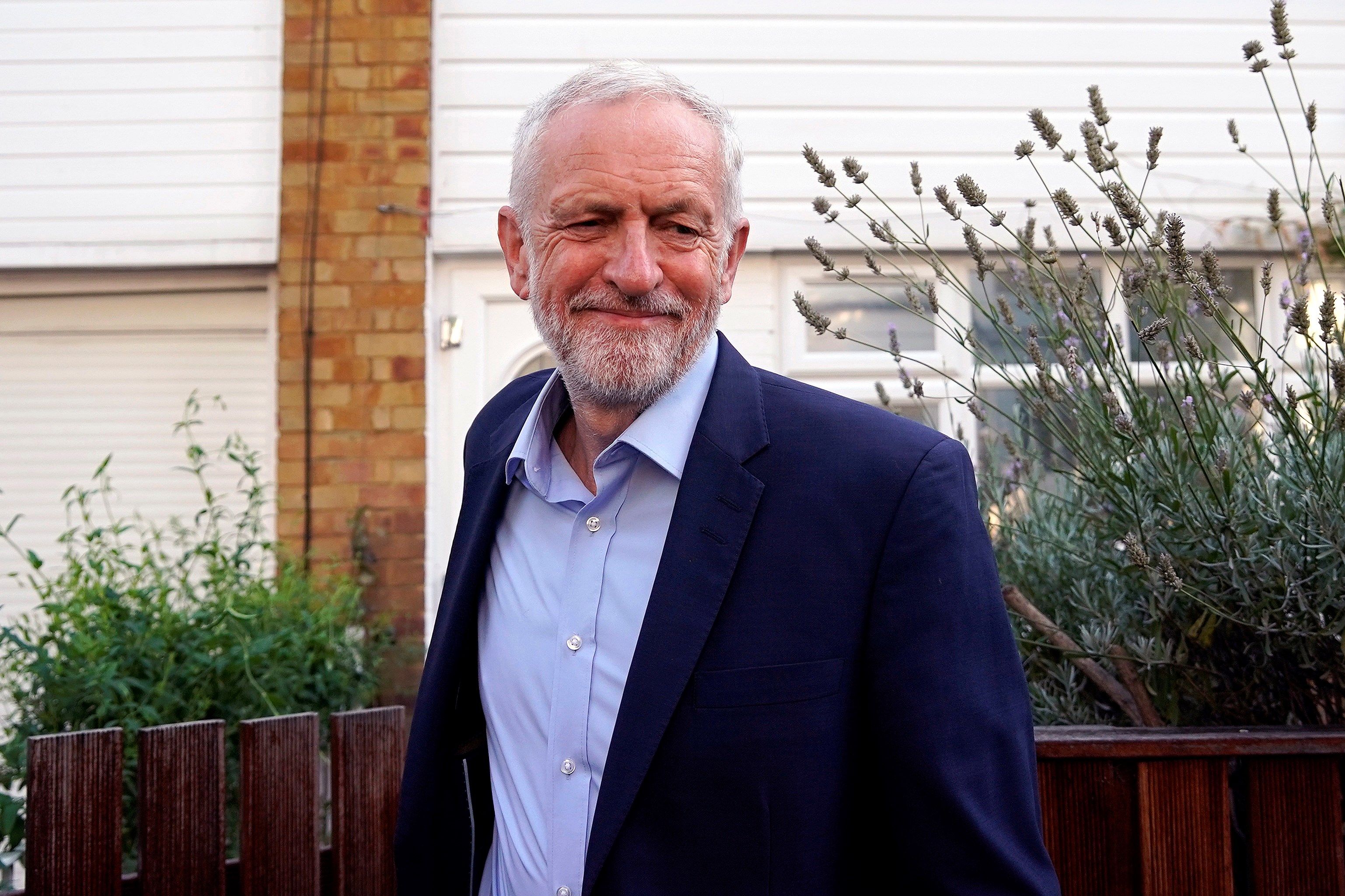 Corbyn pretén sotmetre Johnson a una moció de confiança