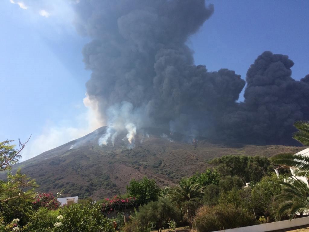 Nueva erupción del volcán Stromboli (Italia)