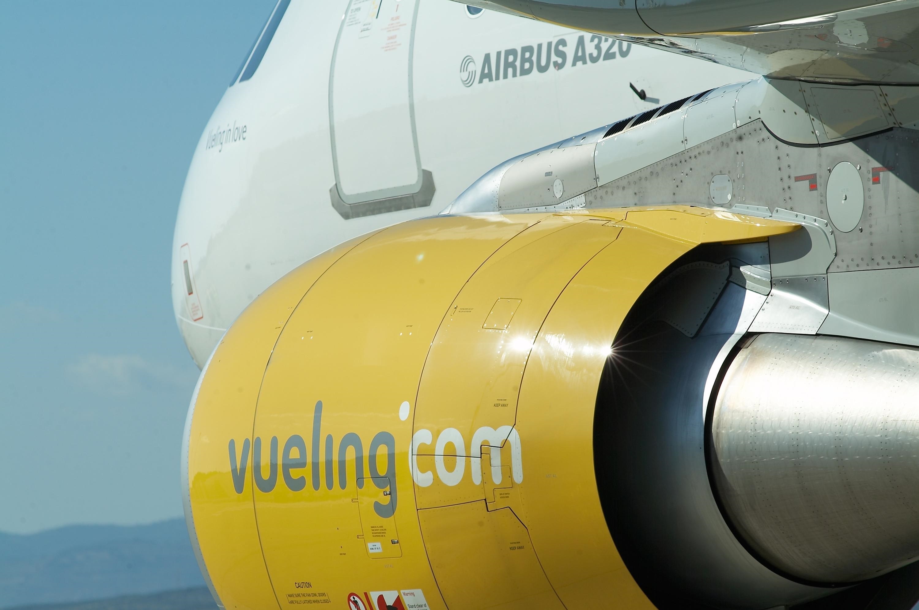 Vueling cancela 36 vuelos desde el Prat con motivo de la huelga general
