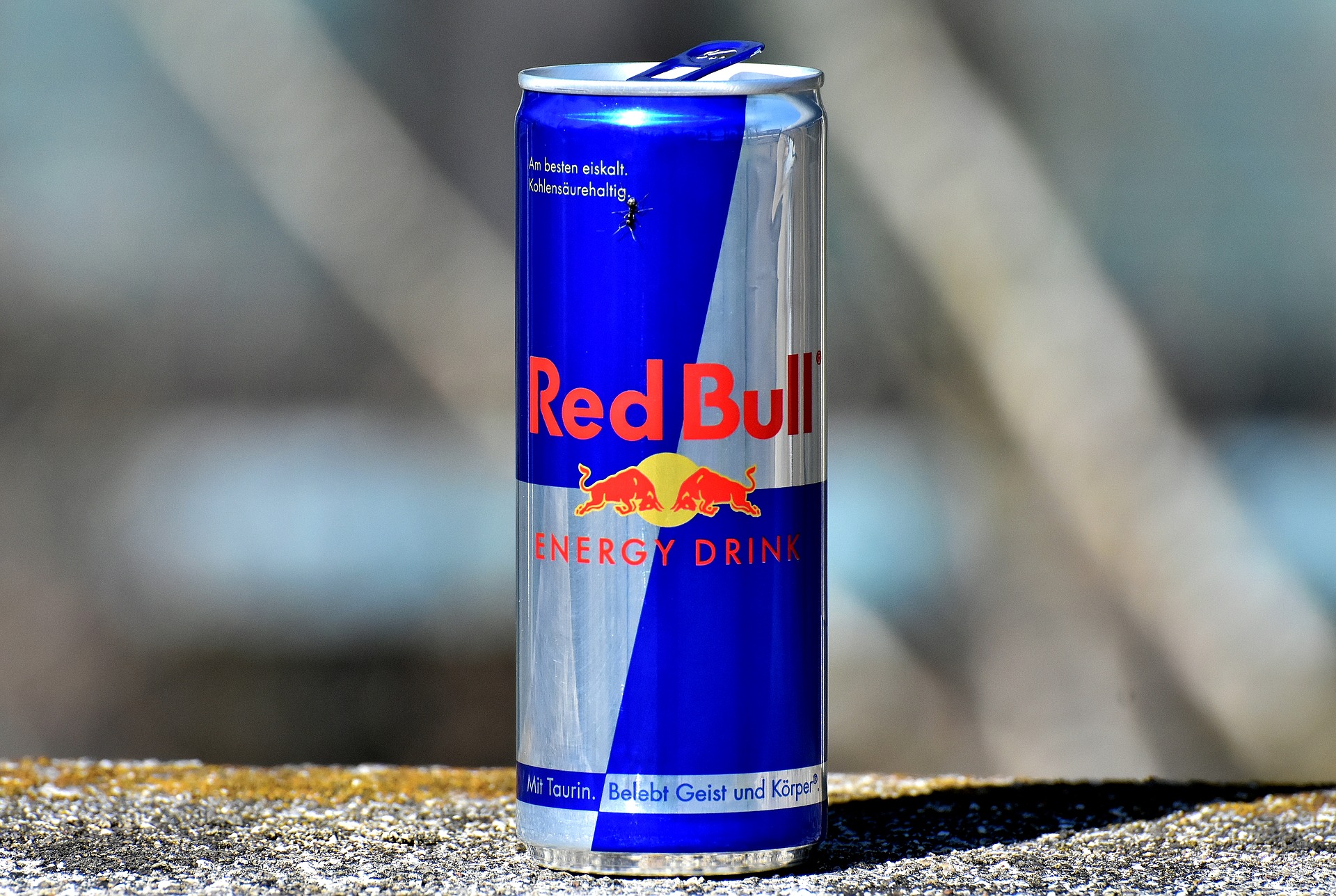 Red Bull indemnitza els consumidors que es van creure que "donava ales"