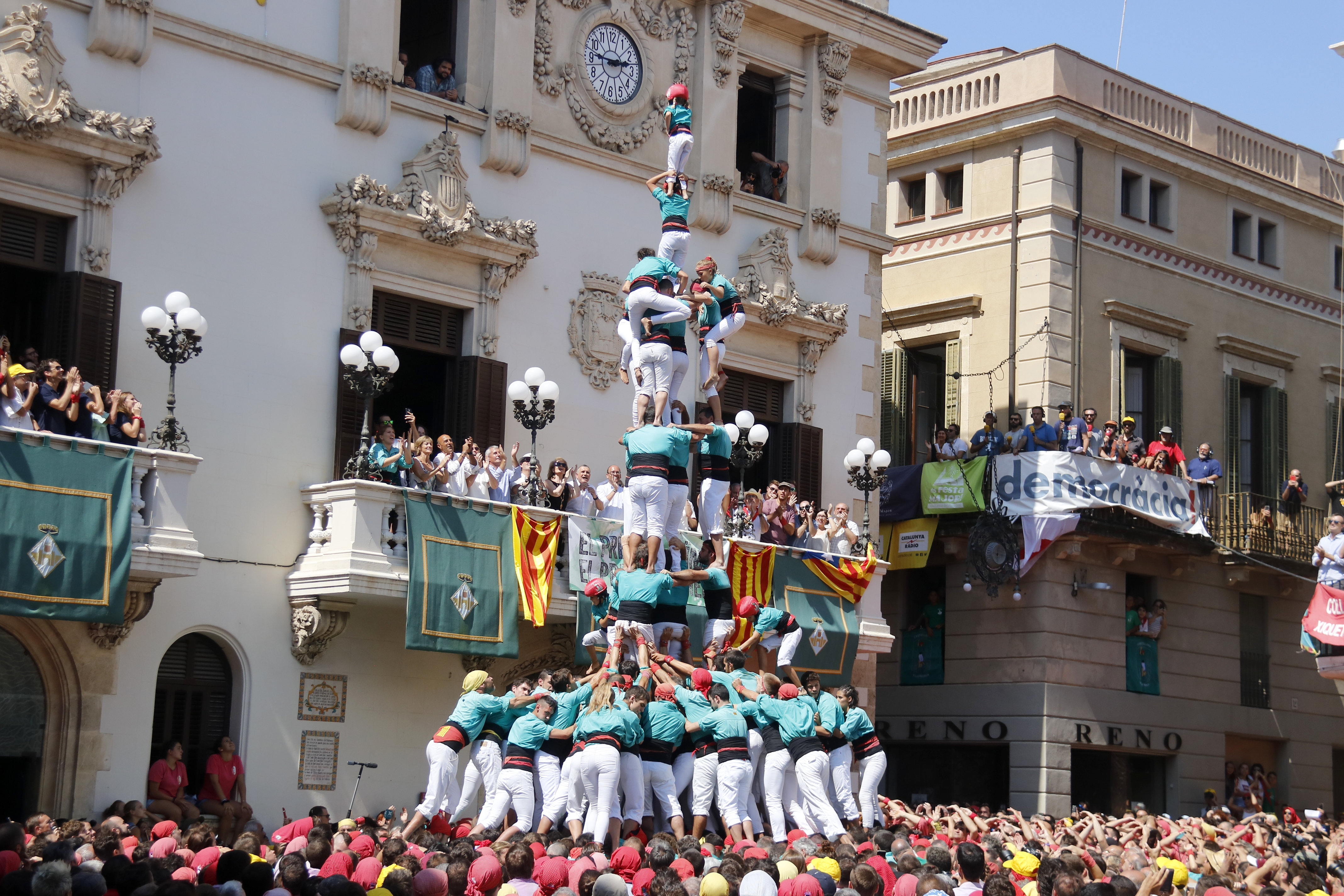 La Vella i els Verds maquillen un Sant Fèlix de contrastos