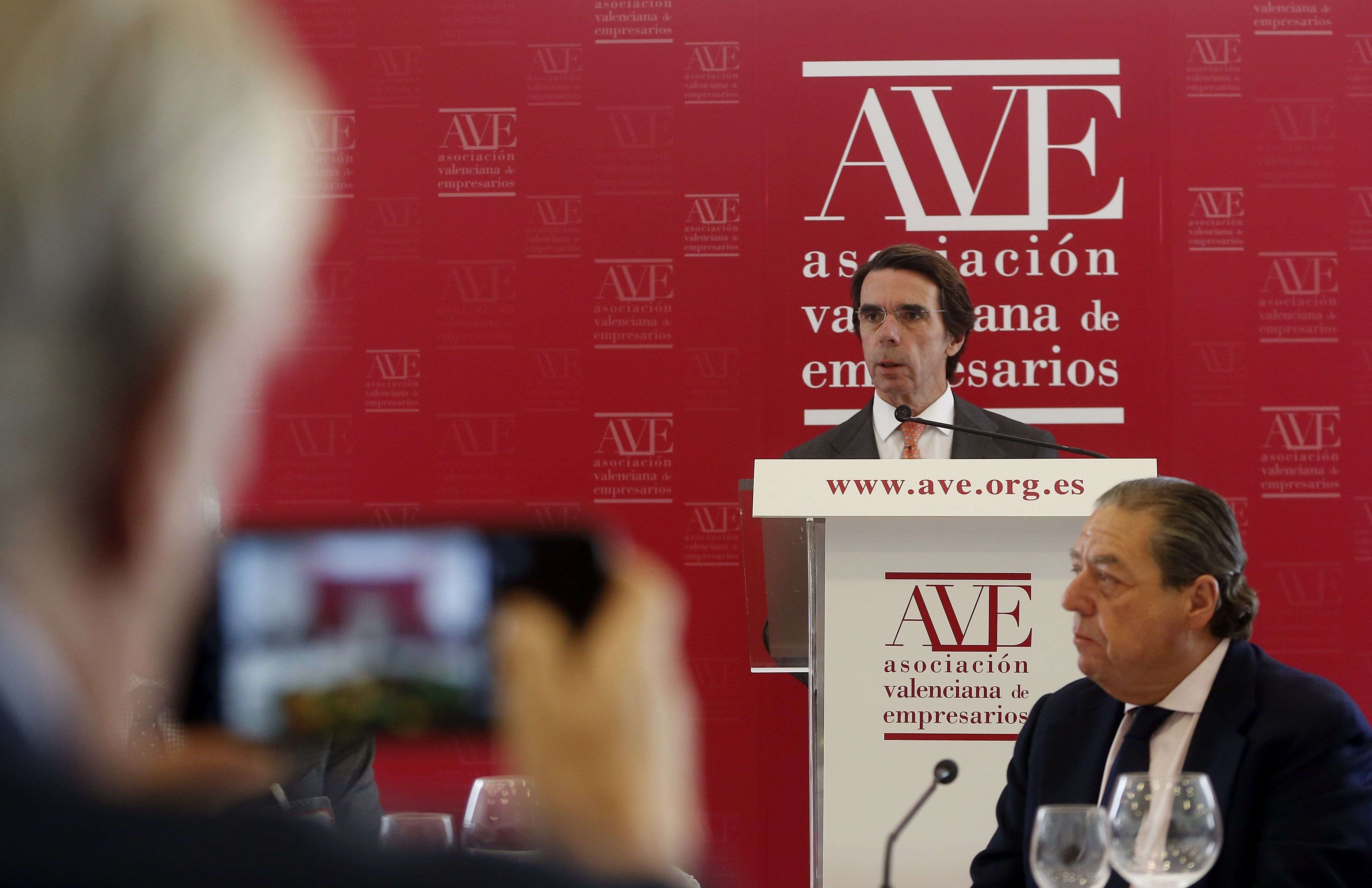Aznar pide recuperar la singularidad territorial "sin radicalismos"