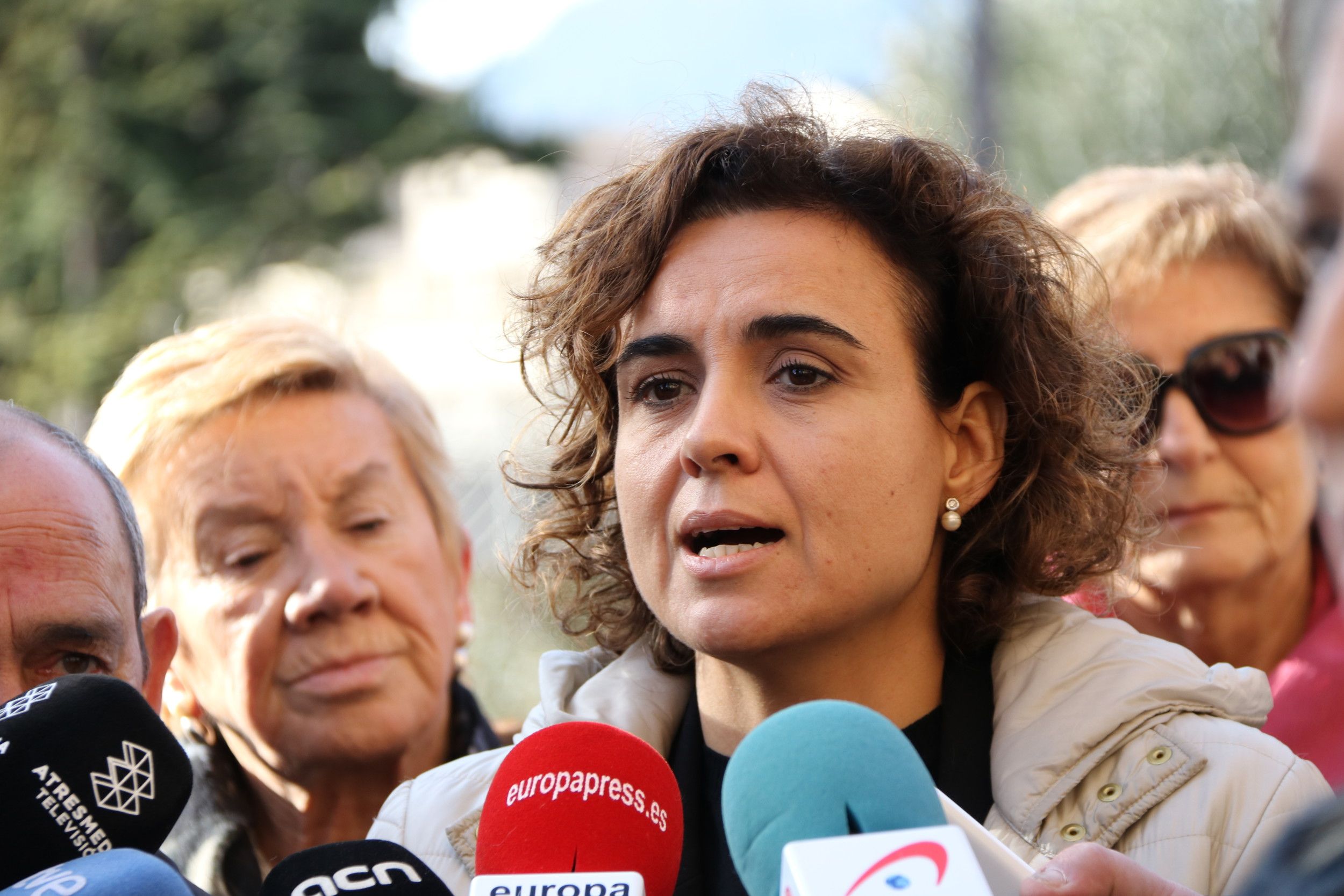 Dolors Montserrat denuncia pintades a casa seva amb acusacions de feixista