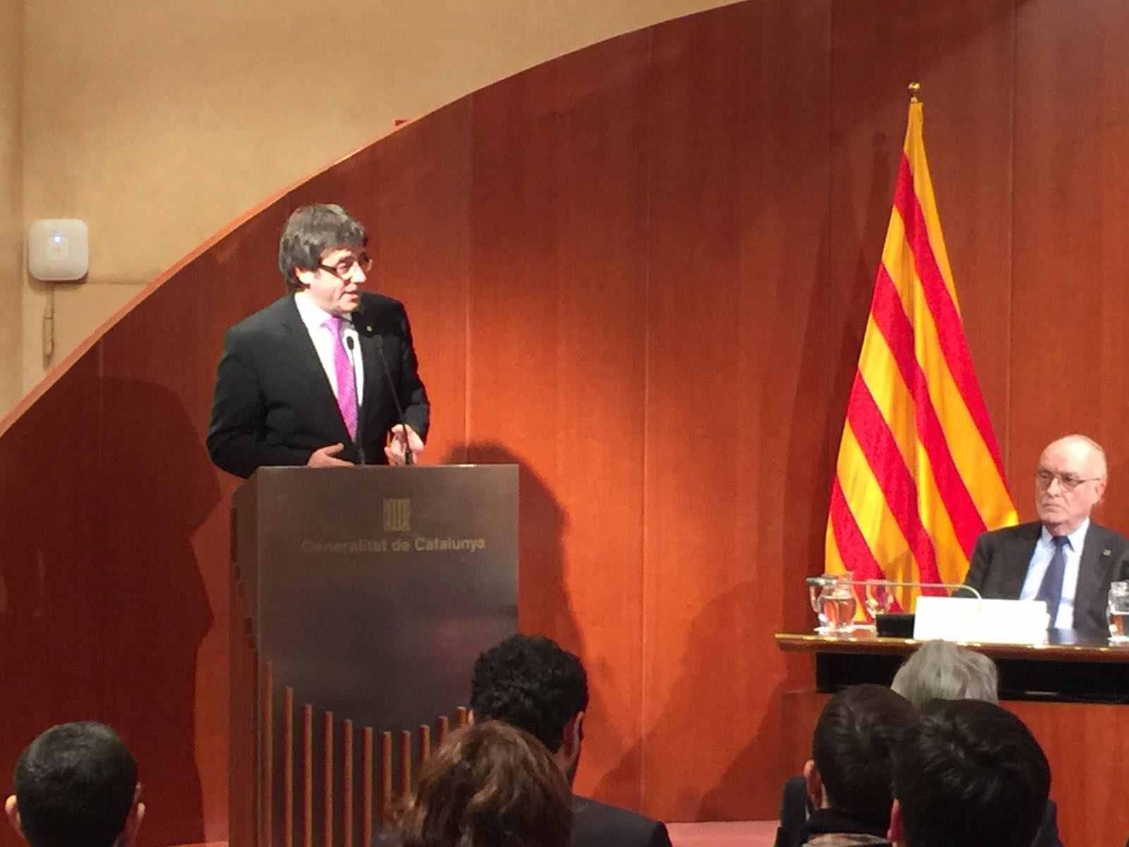 Puigdemont: "Catalunya es una fábrica de periodistas"