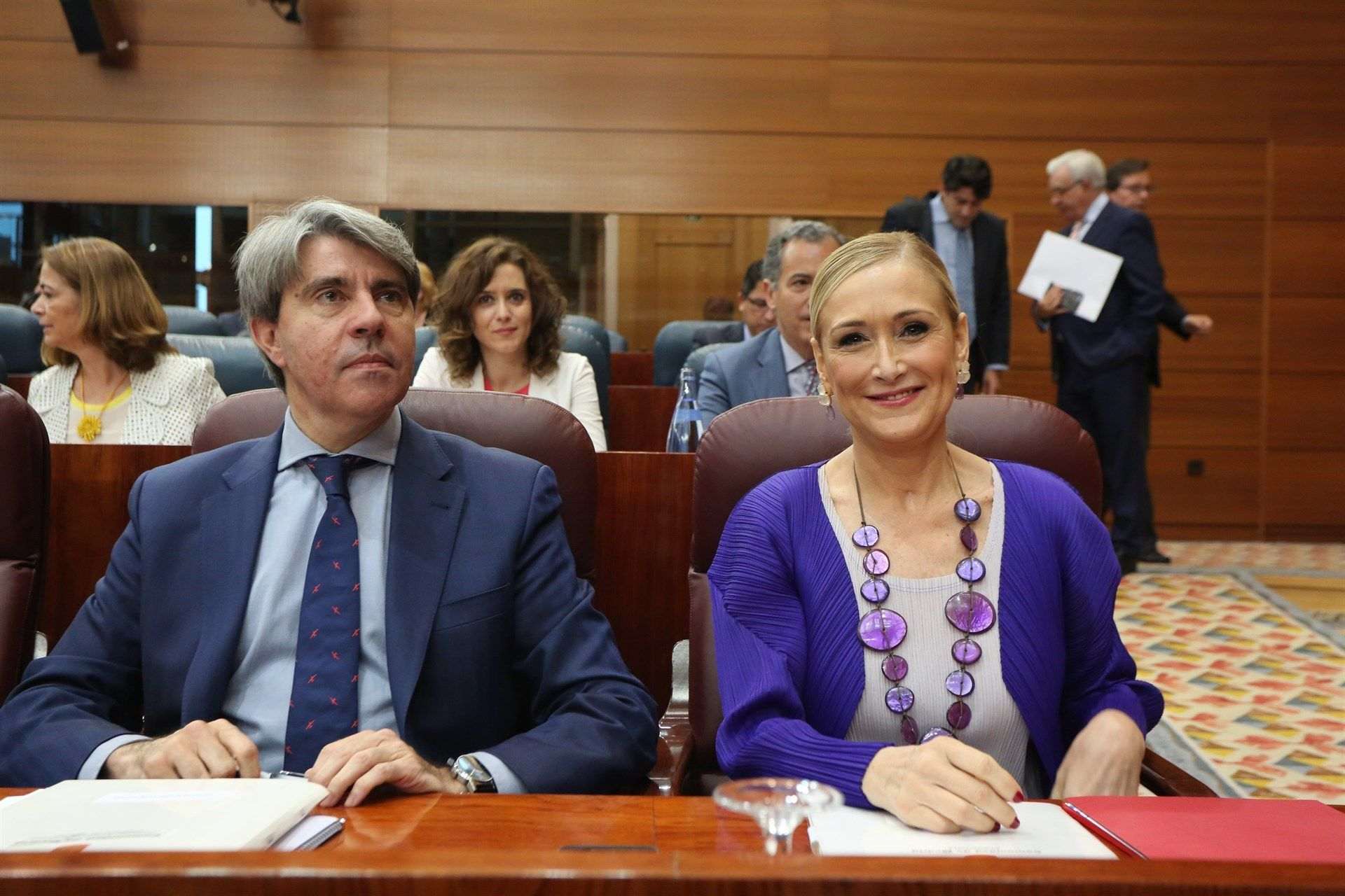 Cifuentes proposa primàries per triar el president del PP en primera i segona volta