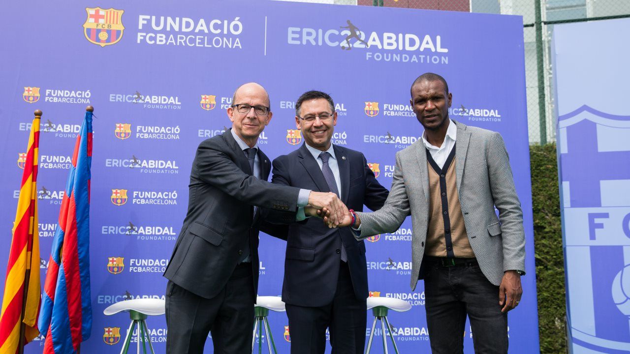 Barça y Abidal, juntos contra el cáncer infantil
