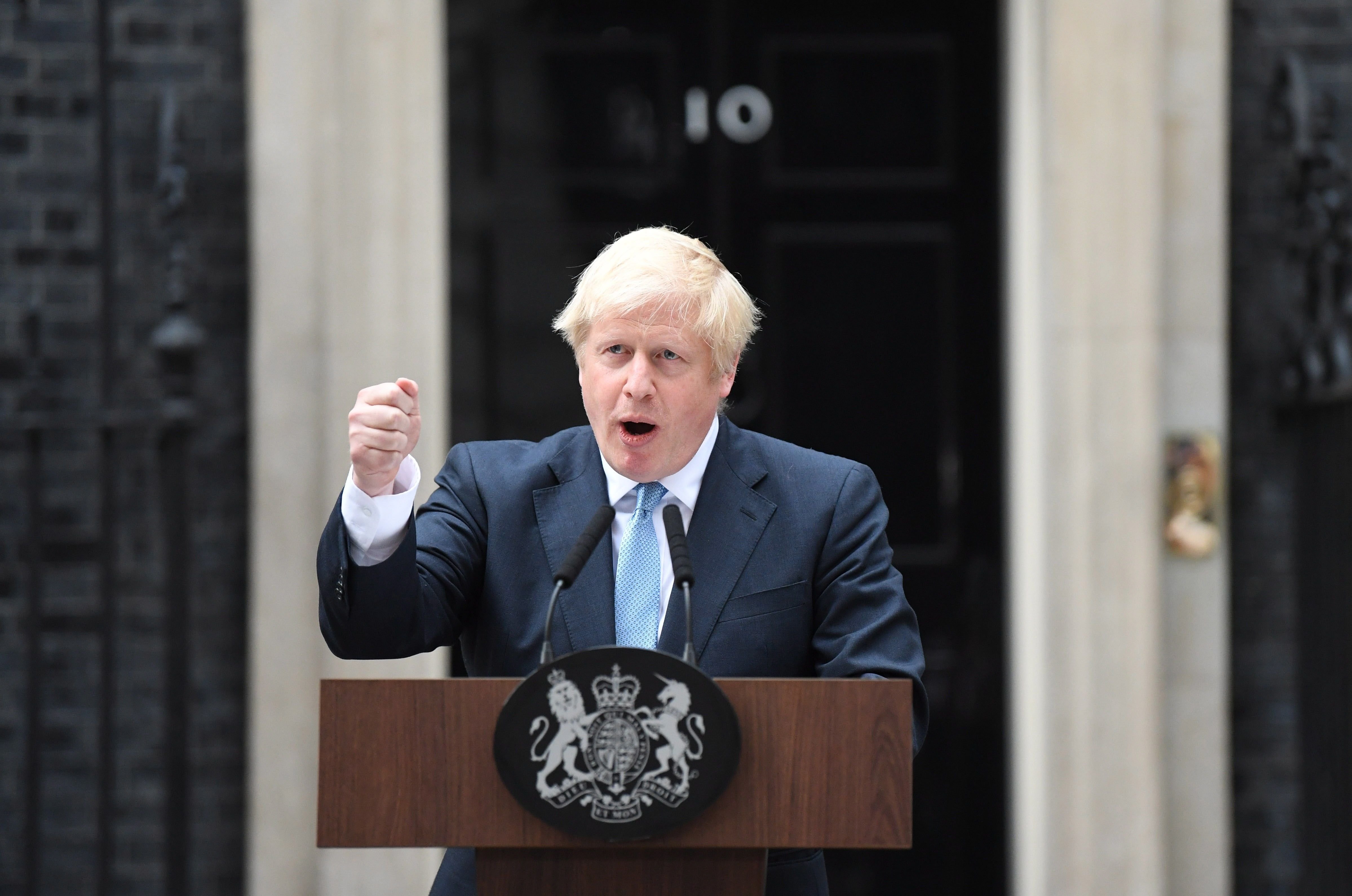 Una columnista acusa a Boris Johnson de haberle "tocado el muslo" en una comida