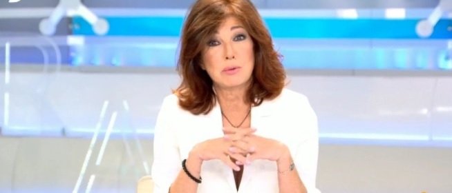 ana rocía de blanco