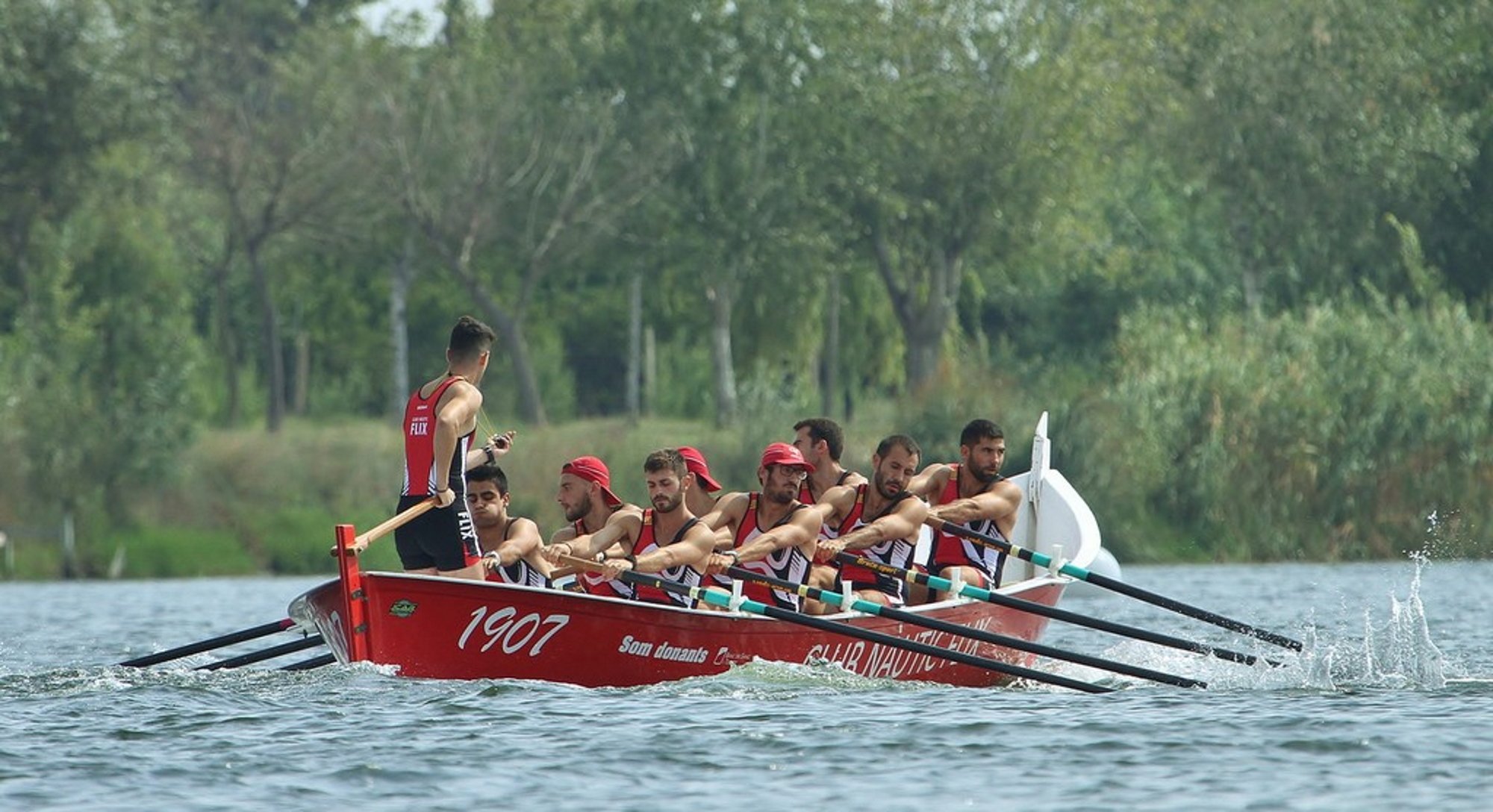 El Club Nàutic Flix triomfa al Campionat de Catalunya de Llagut