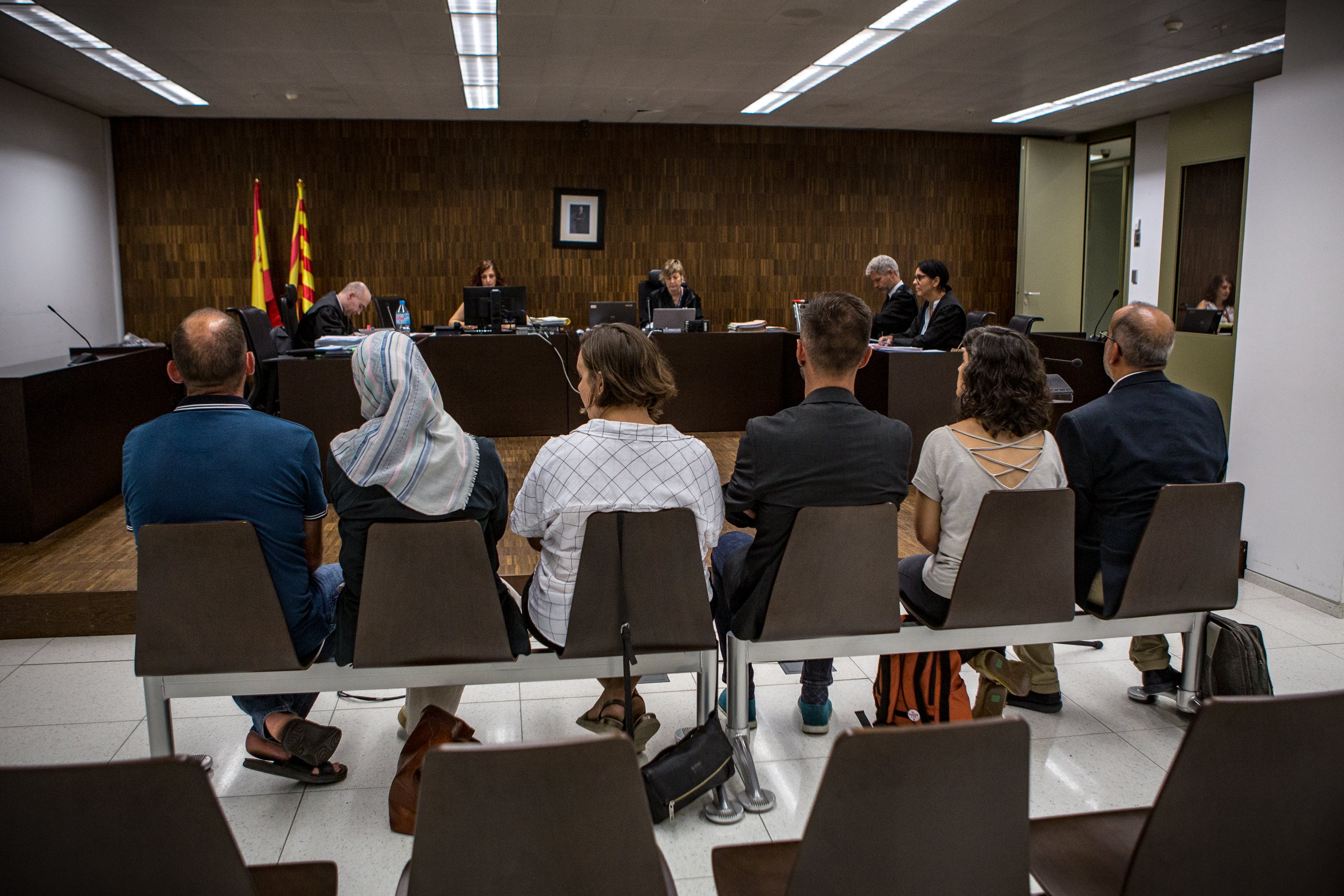 El fiscal recurre la absolución de los concejales de Badalona que trabajaron el 12-O
