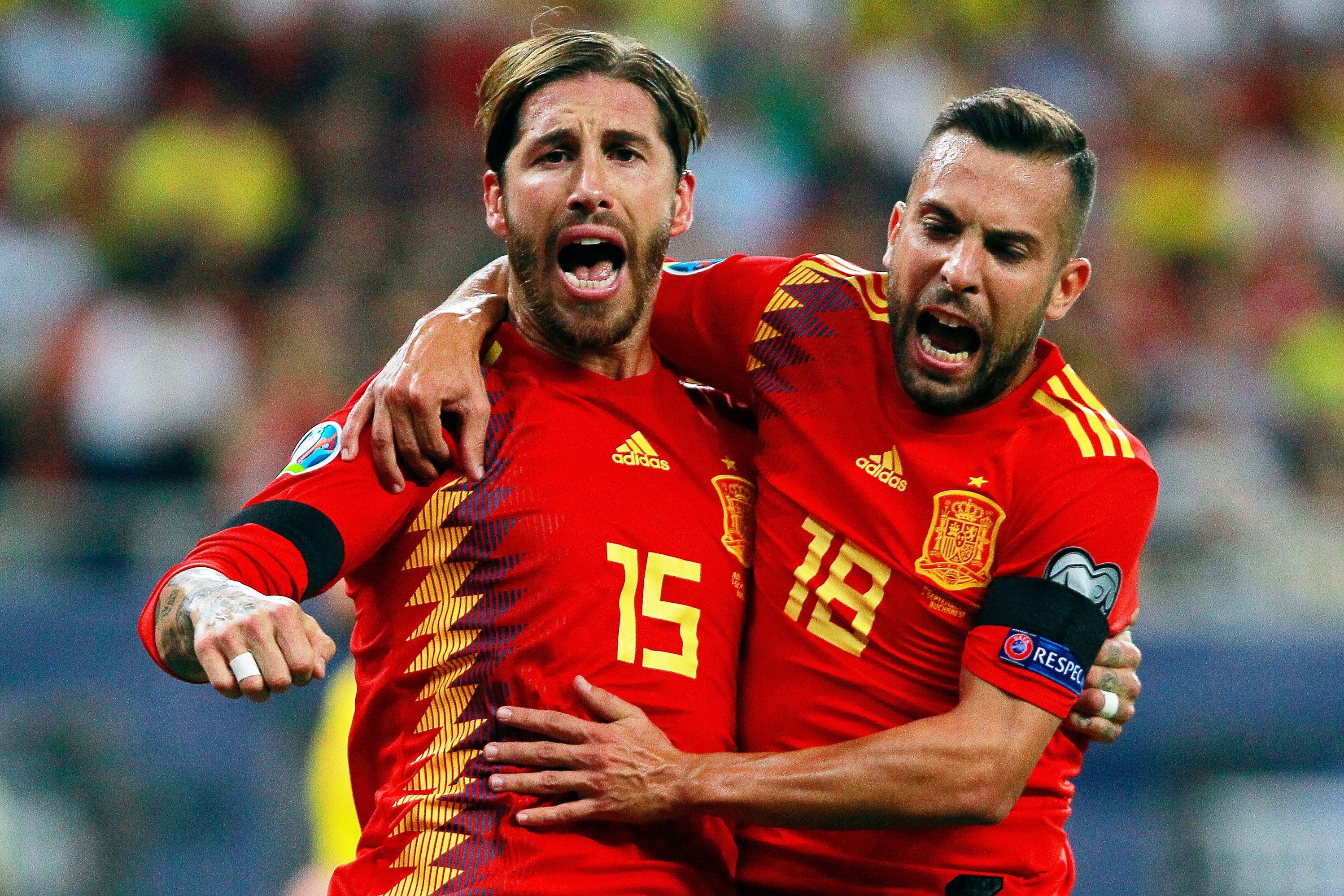 España derrota a Rumanía y se acerca a la Eurocopa (1-2)