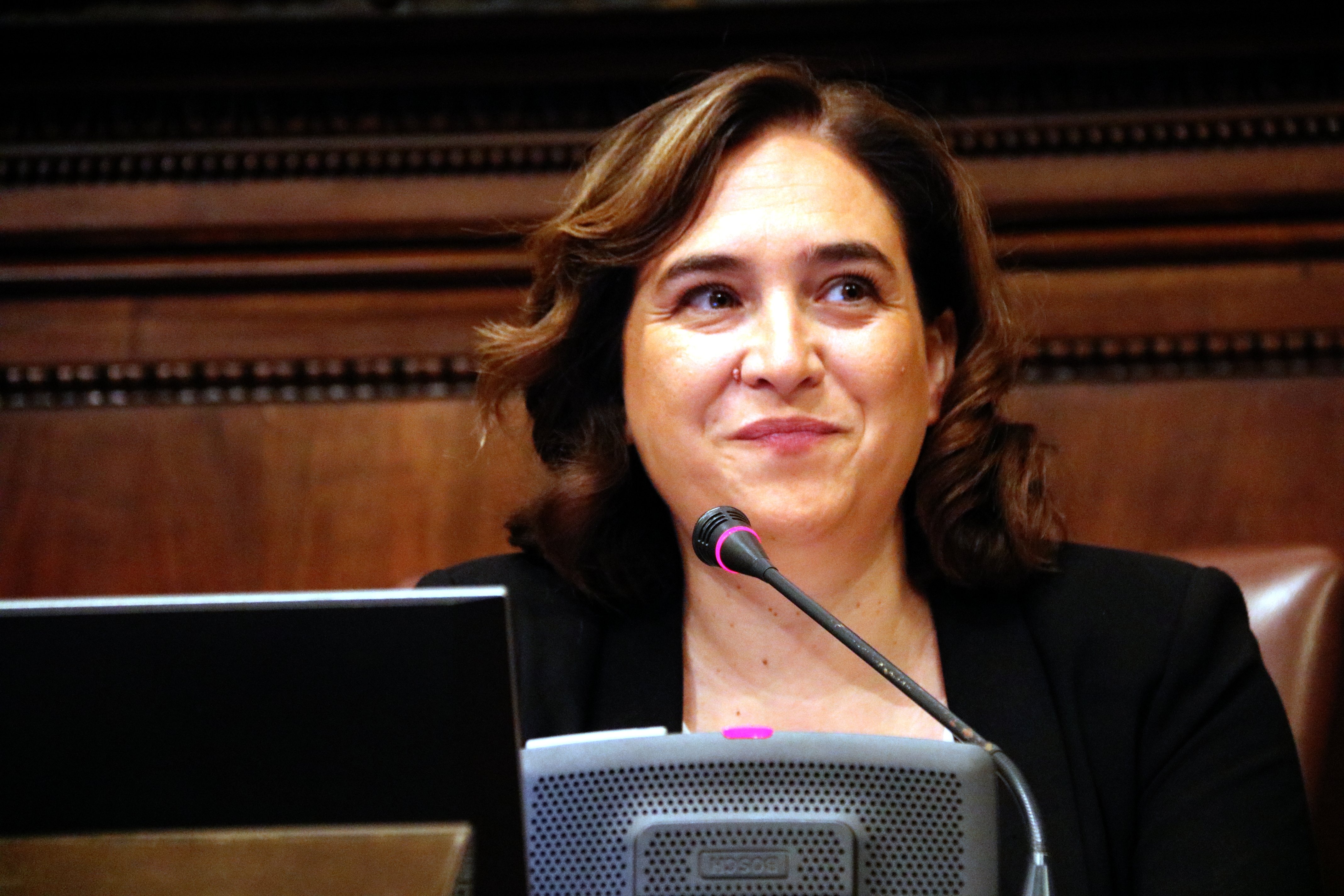 Colau, contra PP y Cs: "No se puede hacer campaña electoral diciendo que Barcelona es un caos"