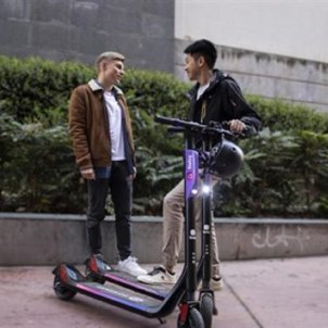 Reby y CBRE habilitan en Barcelona 30 espacios de aparcamiento privado para patinetes
