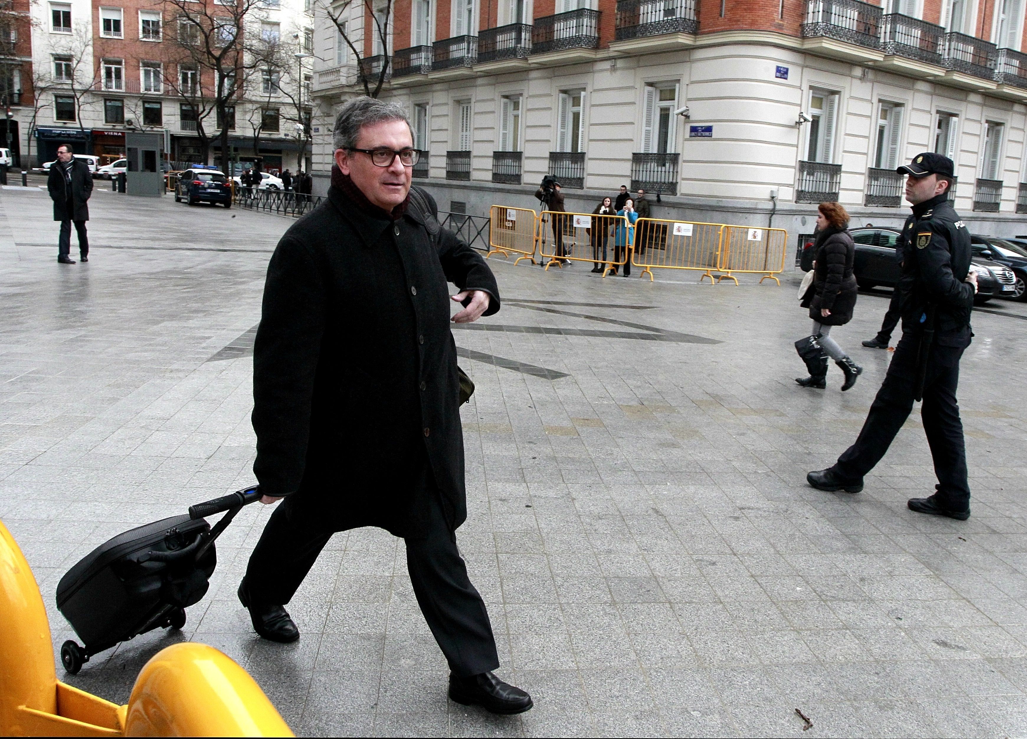 El jutge estudia prohibir  a Júnior que surti del país