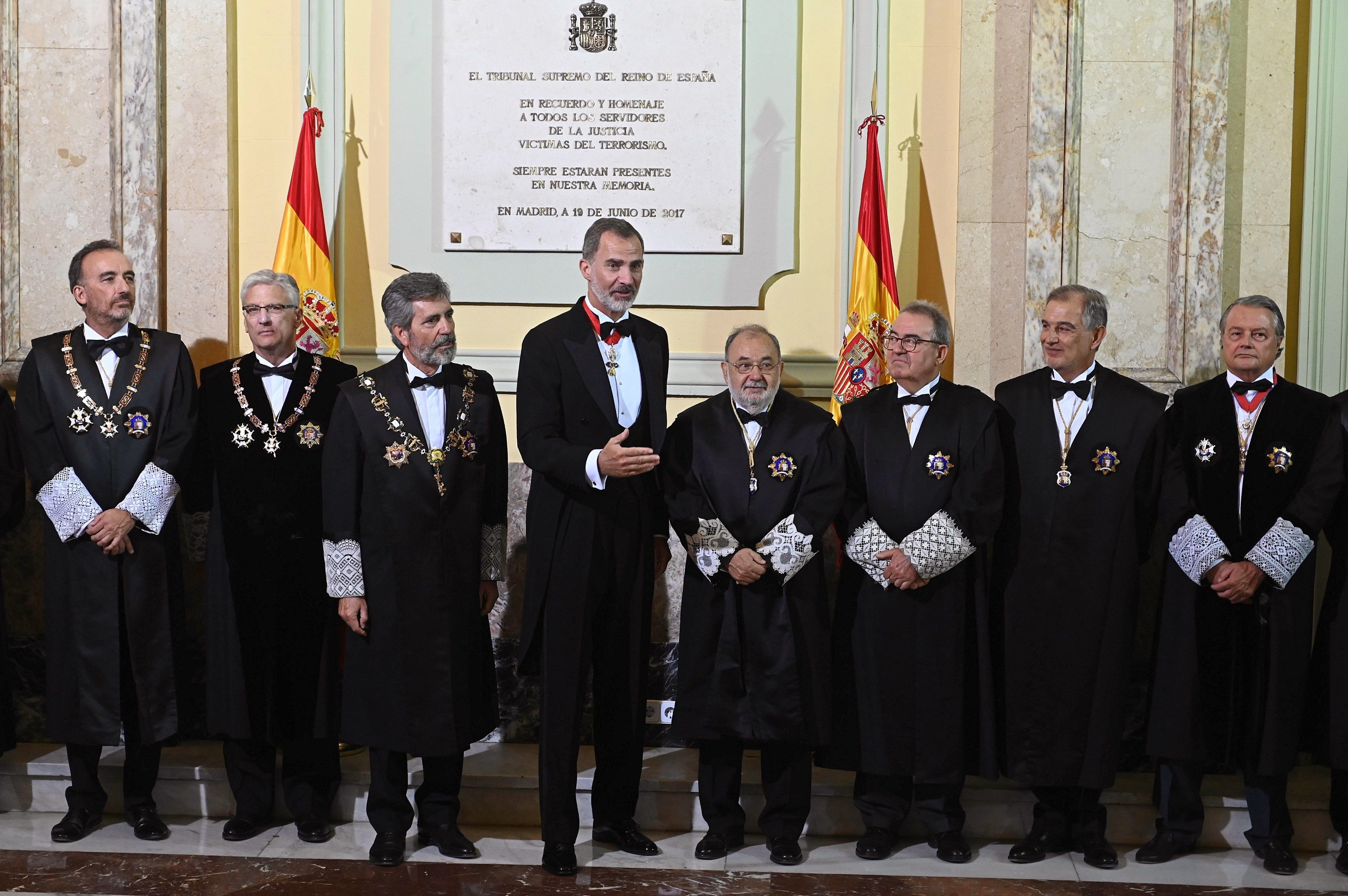 El TC argumenta que el Parlament no pot investigar Felip VI perquè el rei és "inviolable"