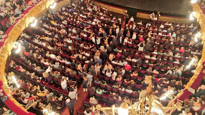 En marxa la gala 'Catalunya aixeca el teló'