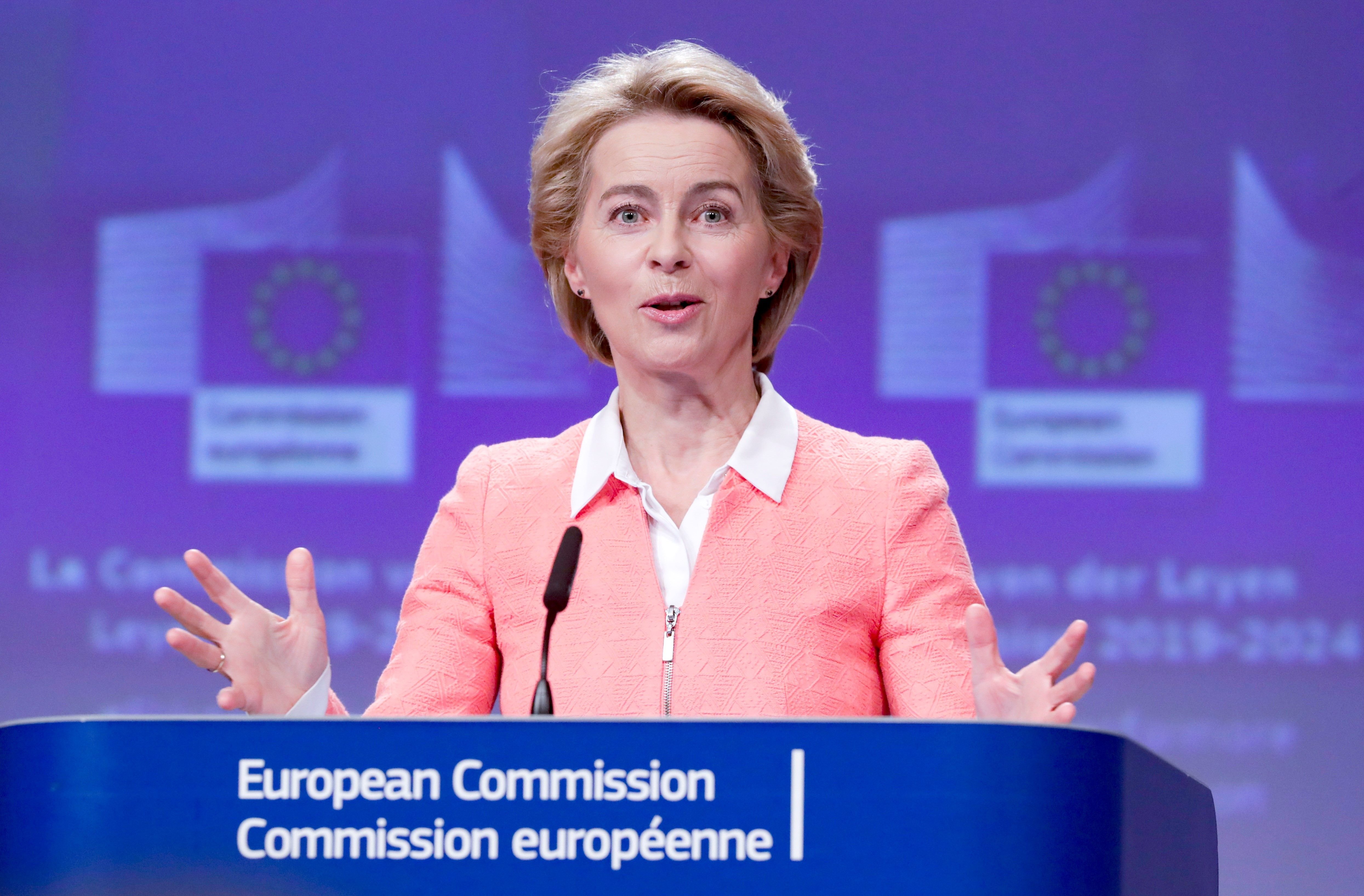 Von der Leyen presenta el Ejecutivo europeo con un papel secundario para Borrell